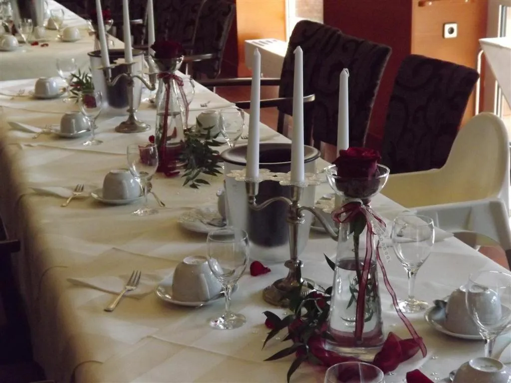 Restaurant/places to eat in Schlosshotel Landstuhl