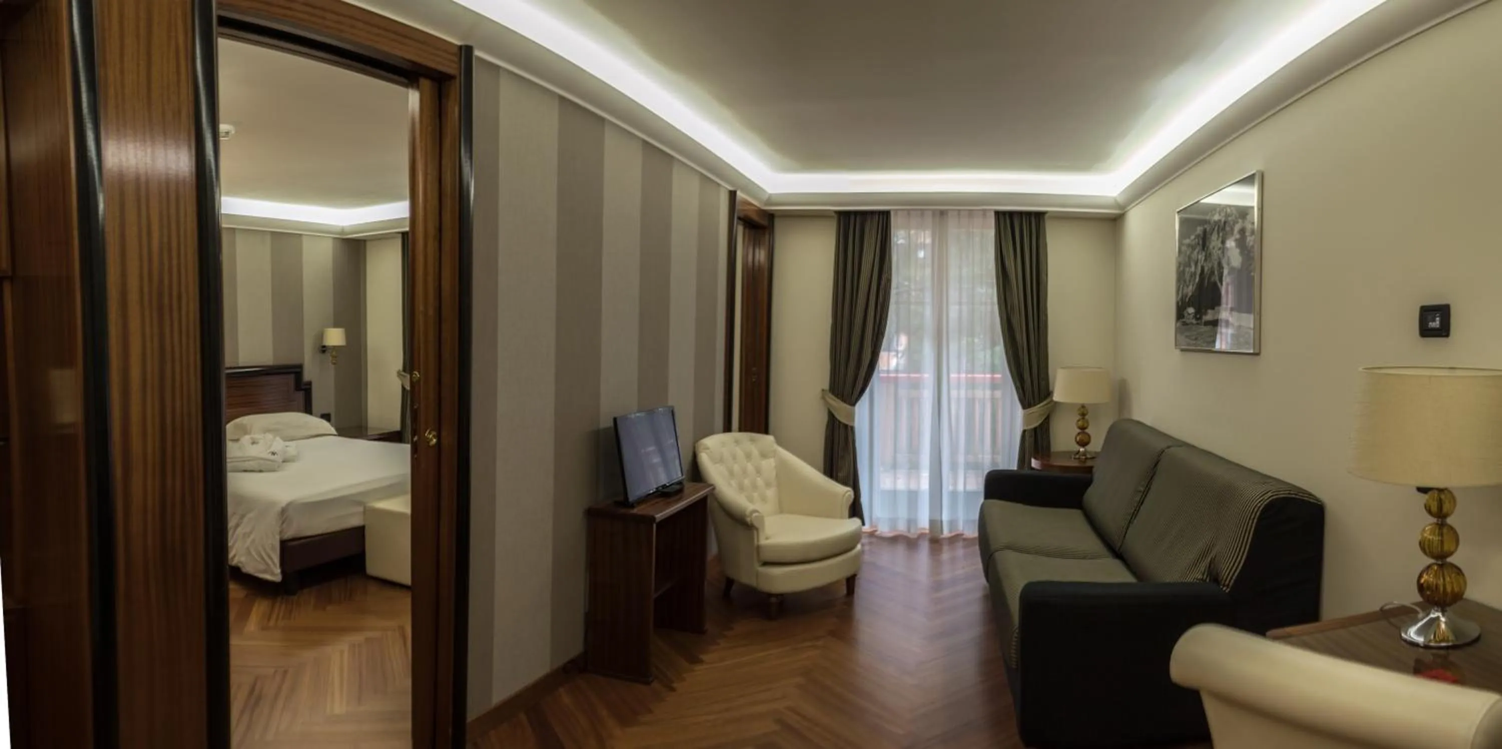 Living room, Bed in Villa Madonna