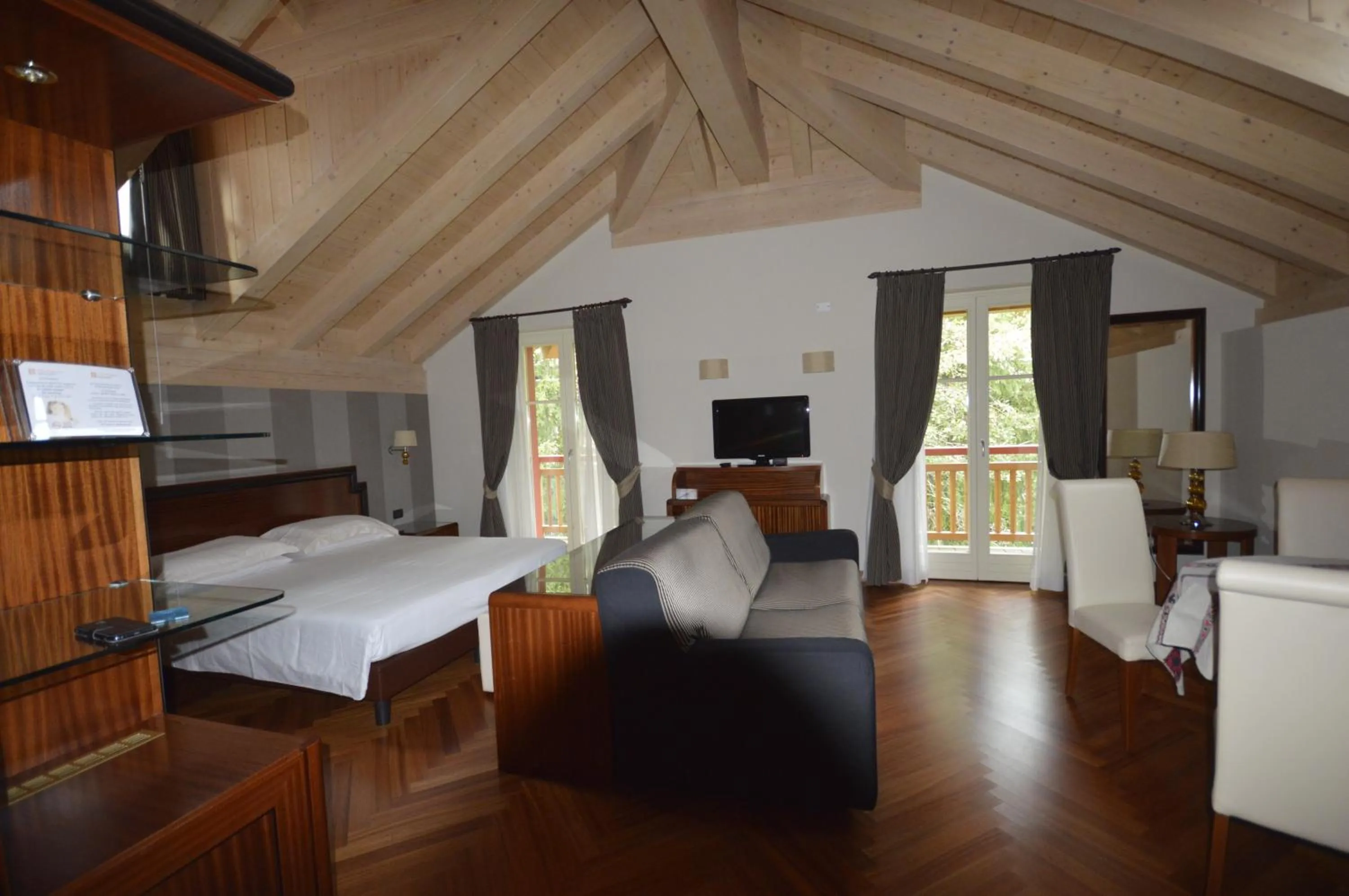 TV and multimedia, Bed in Villa Madonna