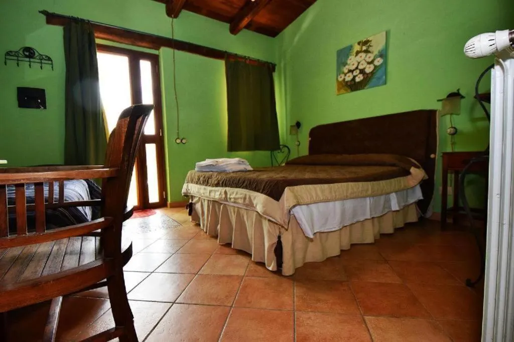 Triple Room with Garden View in Giucalem La Casa Negli Orti
