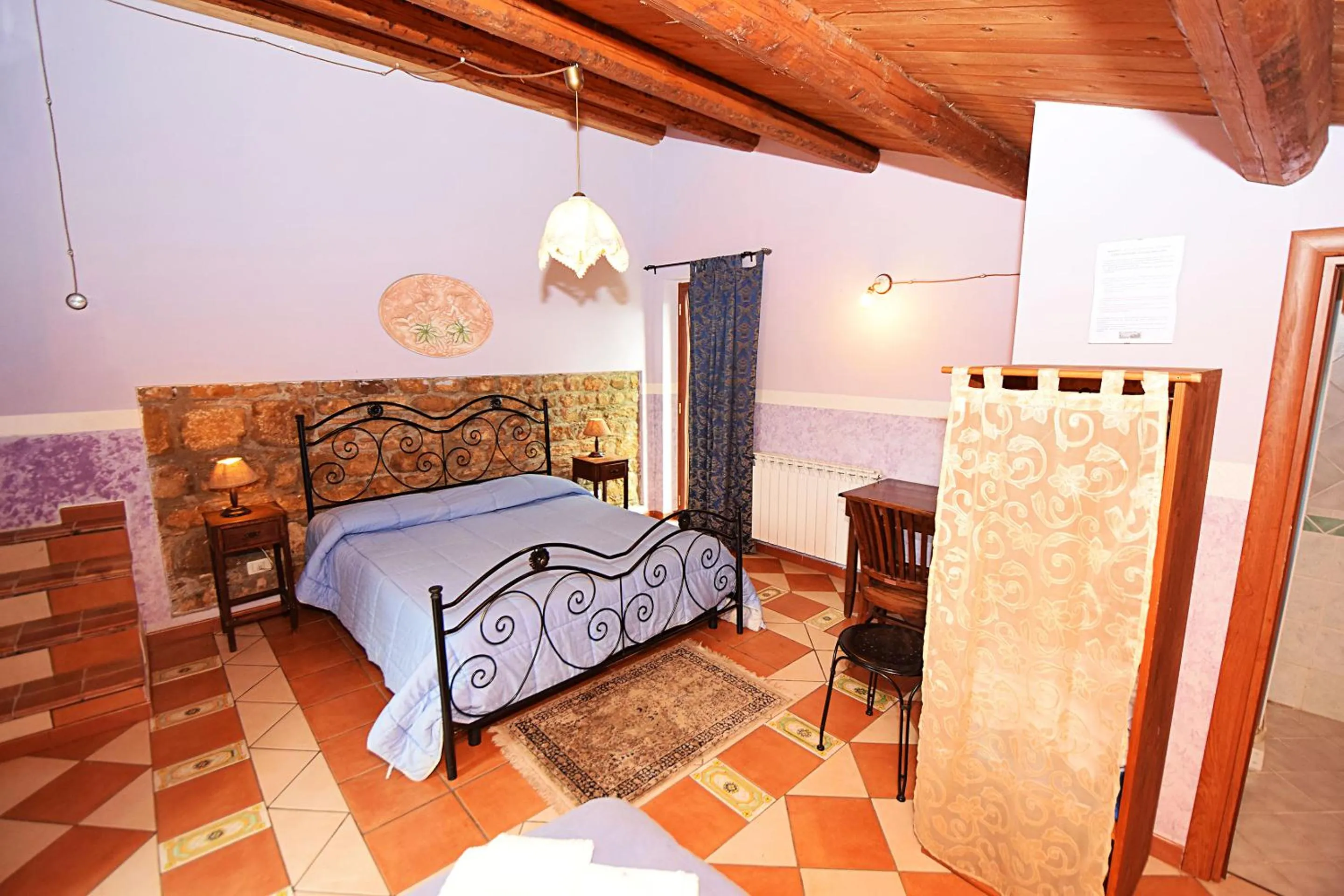 Photo of the whole room, Bed in Giucalem La Casa Negli Orti