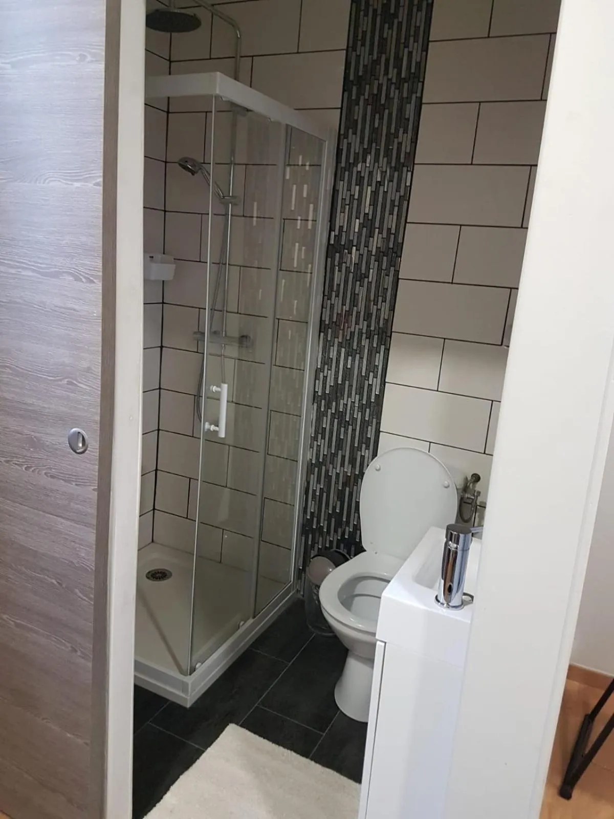 Shower in Hameau des Essarts