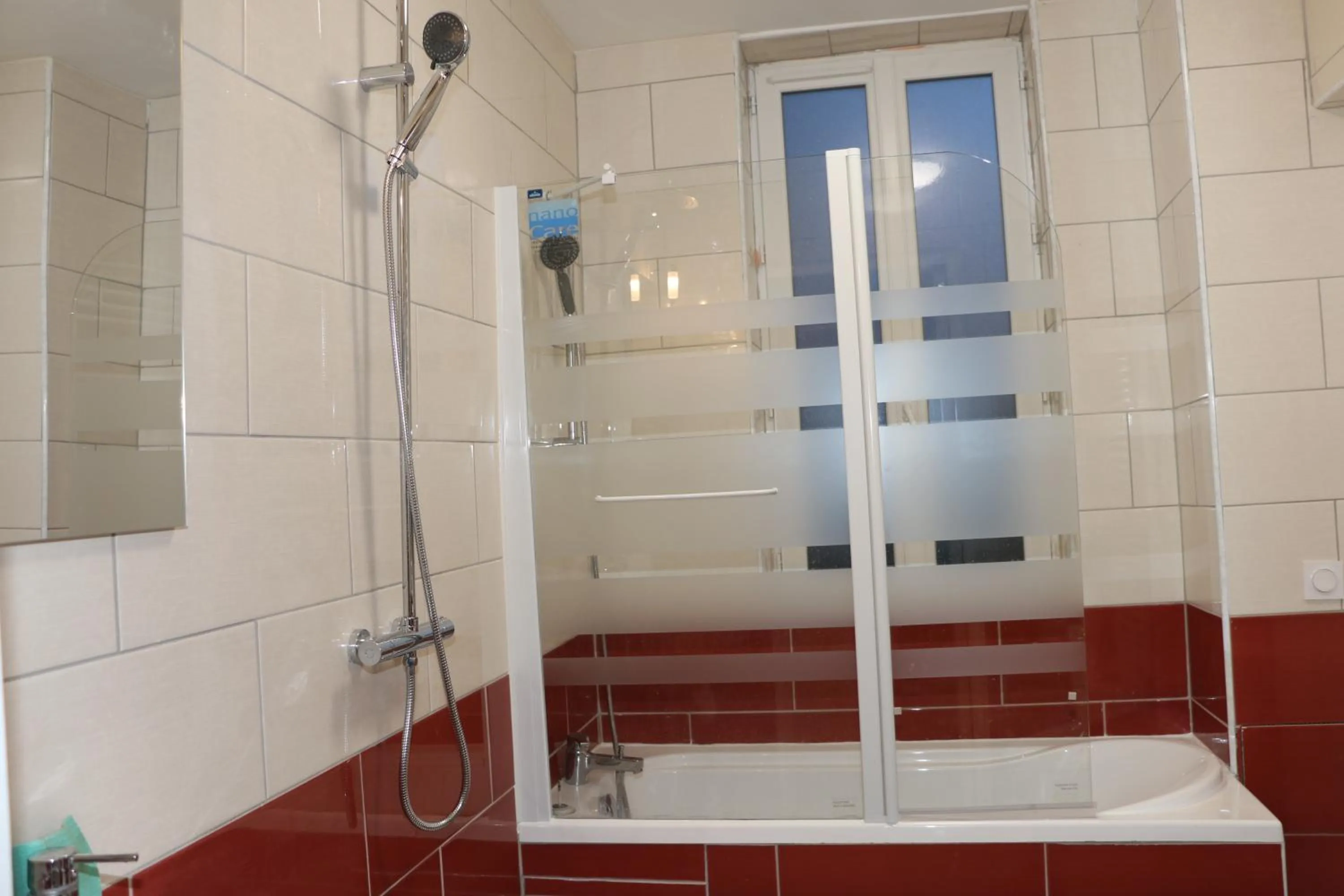 Shower in Hameau des Essarts