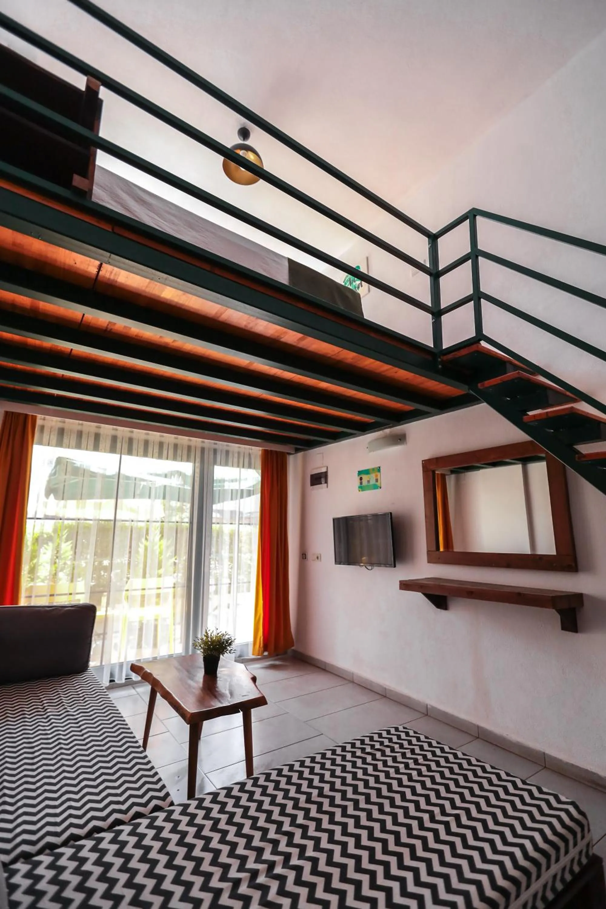 Seating area, Bed in Limon Inn Hotel, Taşucu