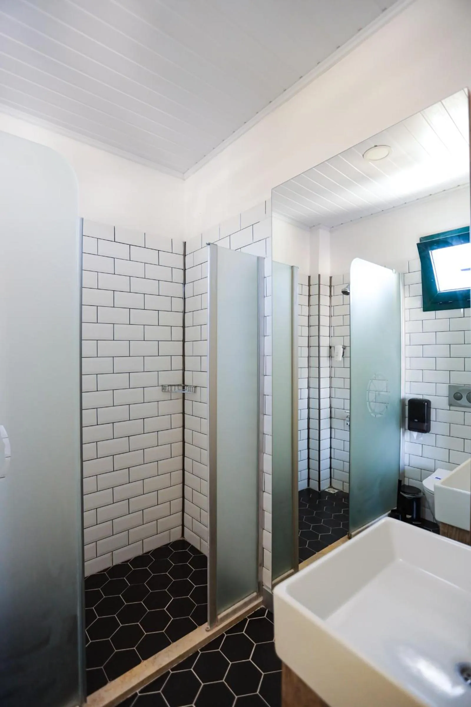 Shower in Limon Inn Hotel, Taşucu