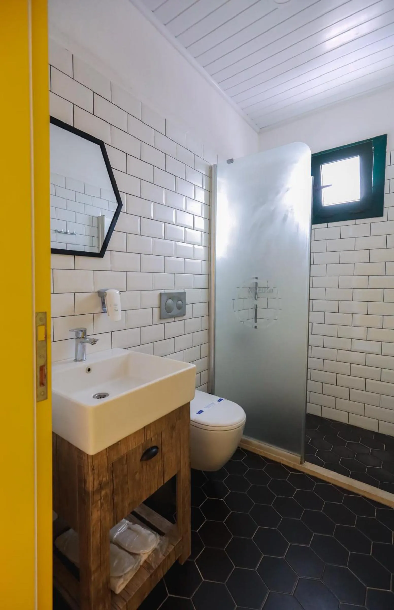 Shower in Limon Inn Hotel, Taşucu