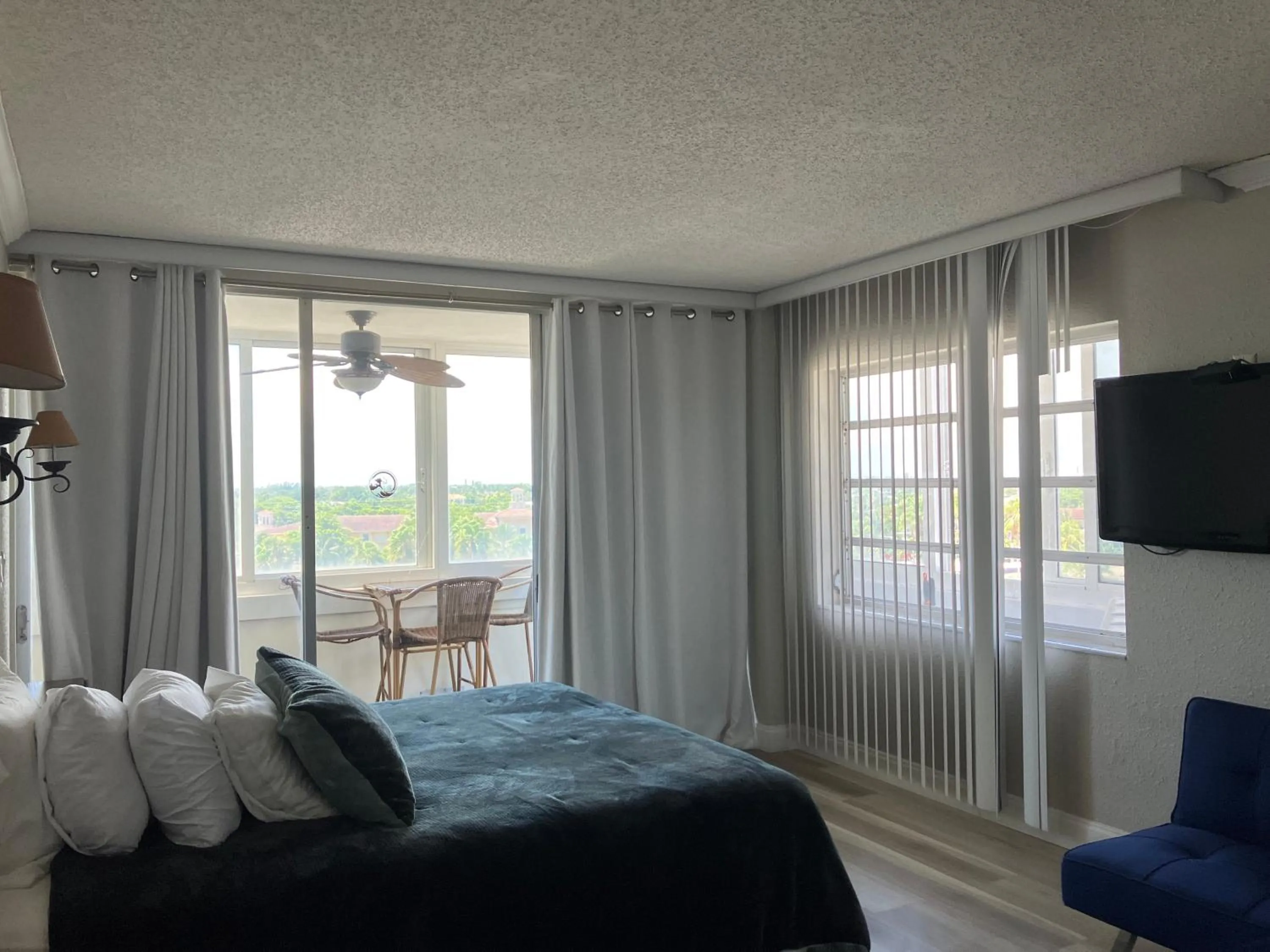 Bed in Oceanview on SAND located in Ocean Manor Resort Fort Lauderdale Beach 2 bed 2 bath spacious corner unit partial ocean view