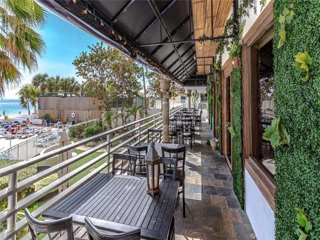 Restaurant/places to eat in Oceanview on SAND located in Ocean Manor Resort Fort Lauderdale Beach 2 bed 2 bath spacious corner unit partial ocean view
