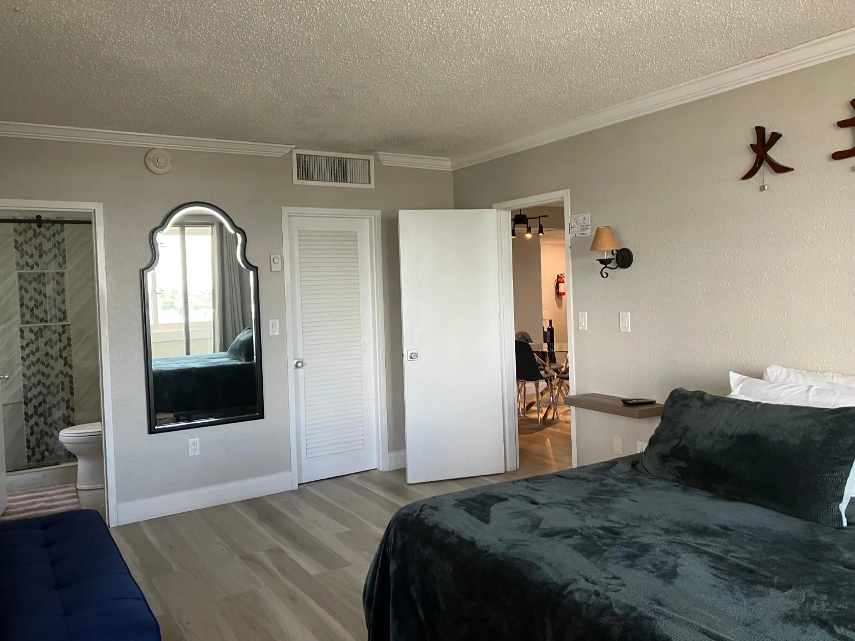 Bed in Oceanview on SAND located in Ocean Manor Resort Fort Lauderdale Beach 2 bed 2 bath spacious corner unit partial ocean view