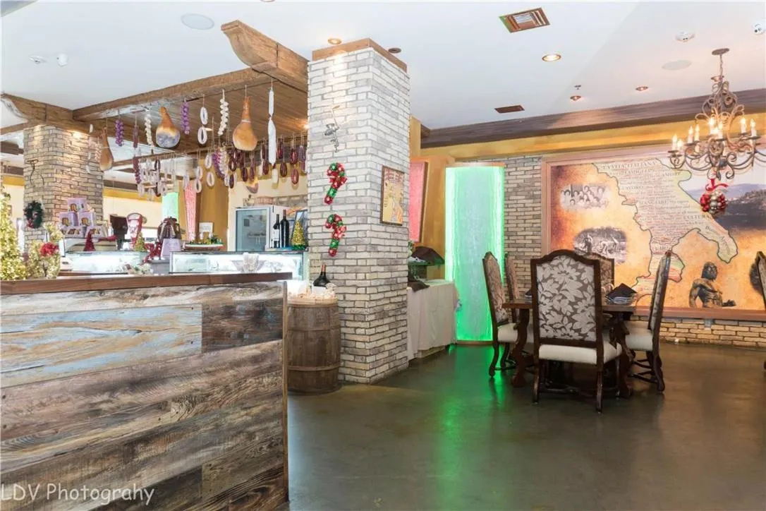 Restaurant/places to eat in Oceanview on SAND located in Ocean Manor Resort Fort Lauderdale Beach 2 bed 2 bath spacious corner unit partial ocean view