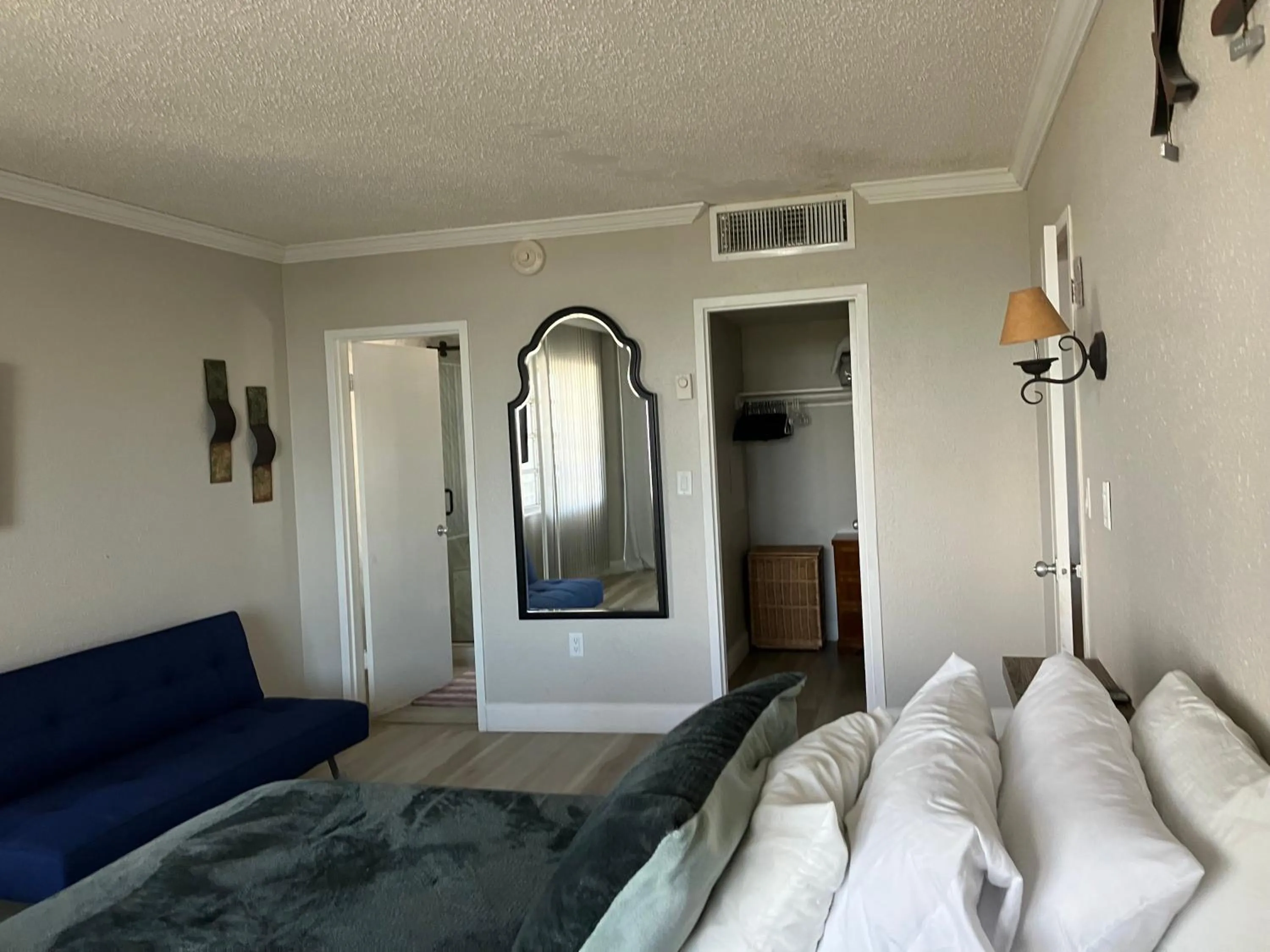 Bed in Oceanview on SAND located in Ocean Manor Resort Fort Lauderdale Beach 2 bed 2 bath spacious corner unit partial ocean view