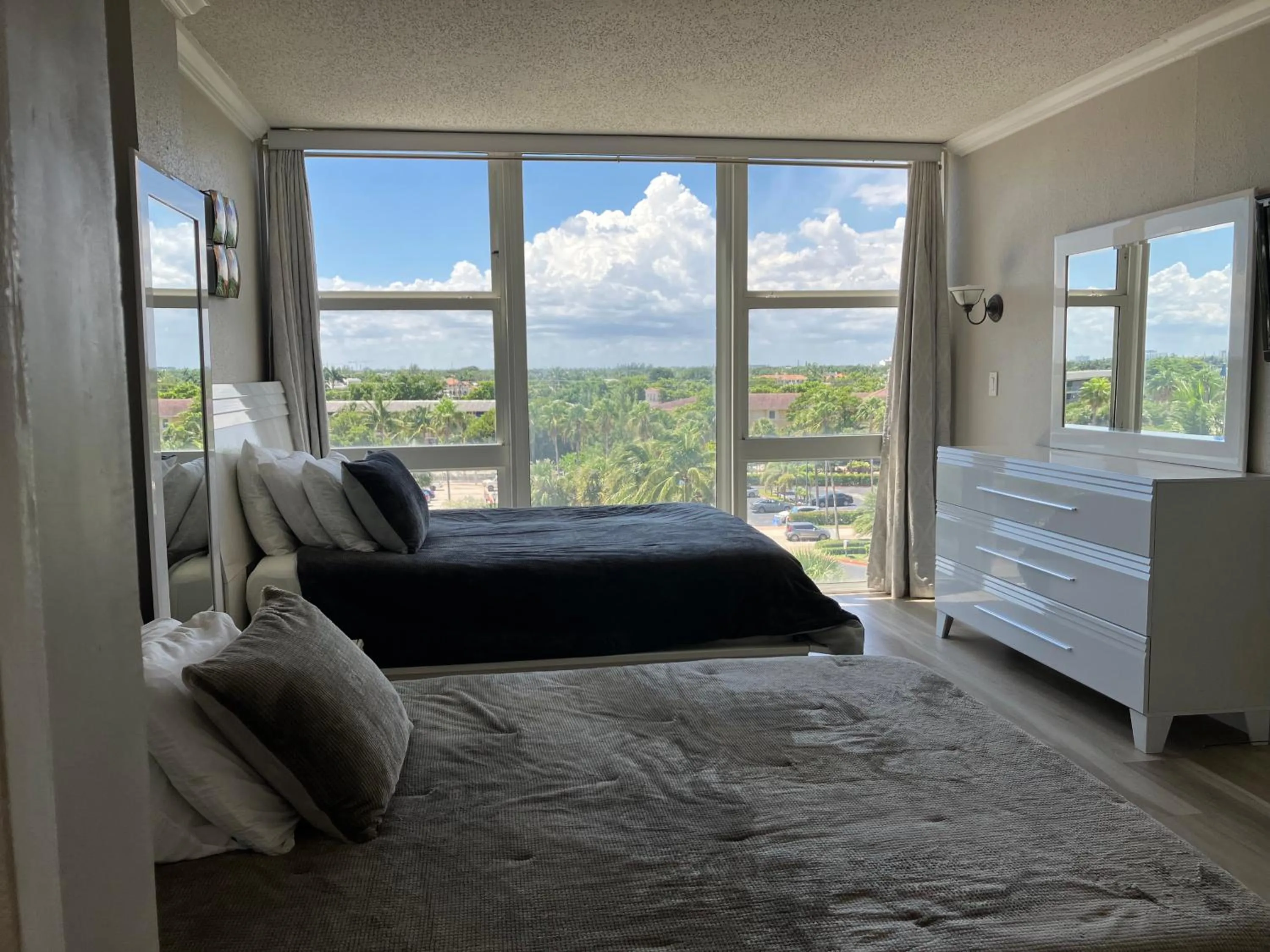 Bed in Oceanview on SAND located in Ocean Manor Resort Fort Lauderdale Beach 2 bed 2 bath spacious corner unit partial ocean view