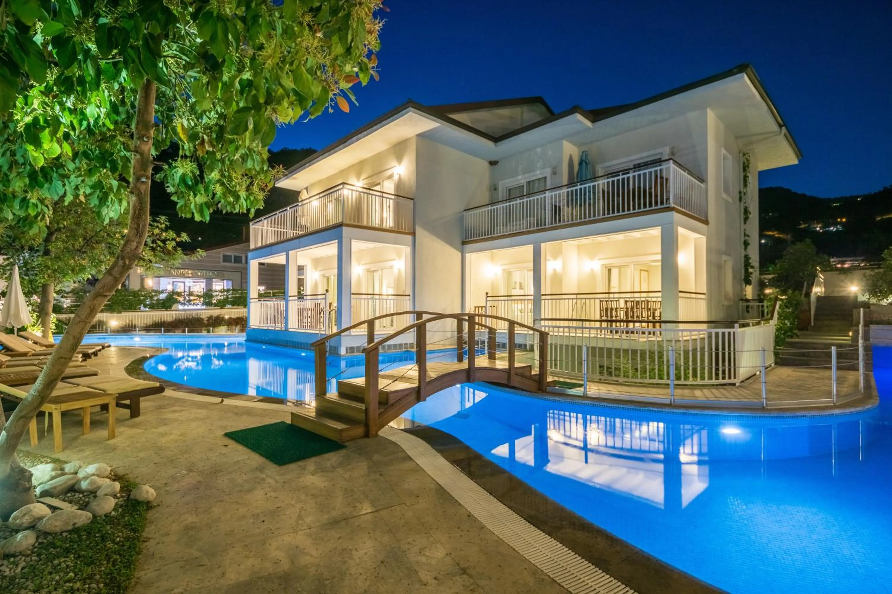 Night in Mozaik Hotel