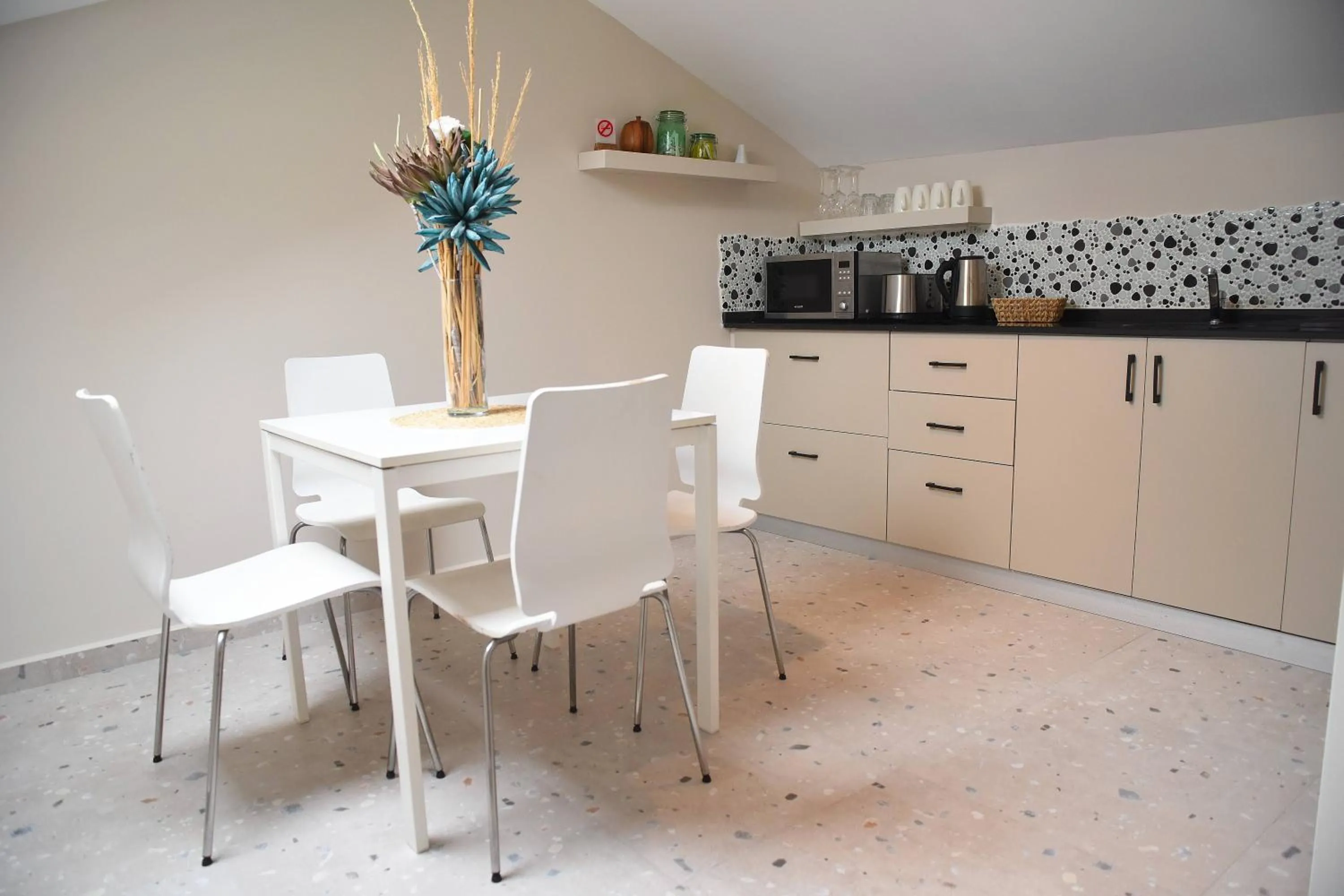 Kitchen or kitchenette in Mozaik Hotel