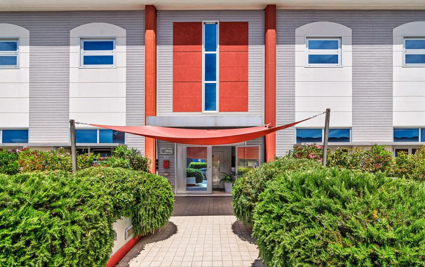 Property building in Easy Space