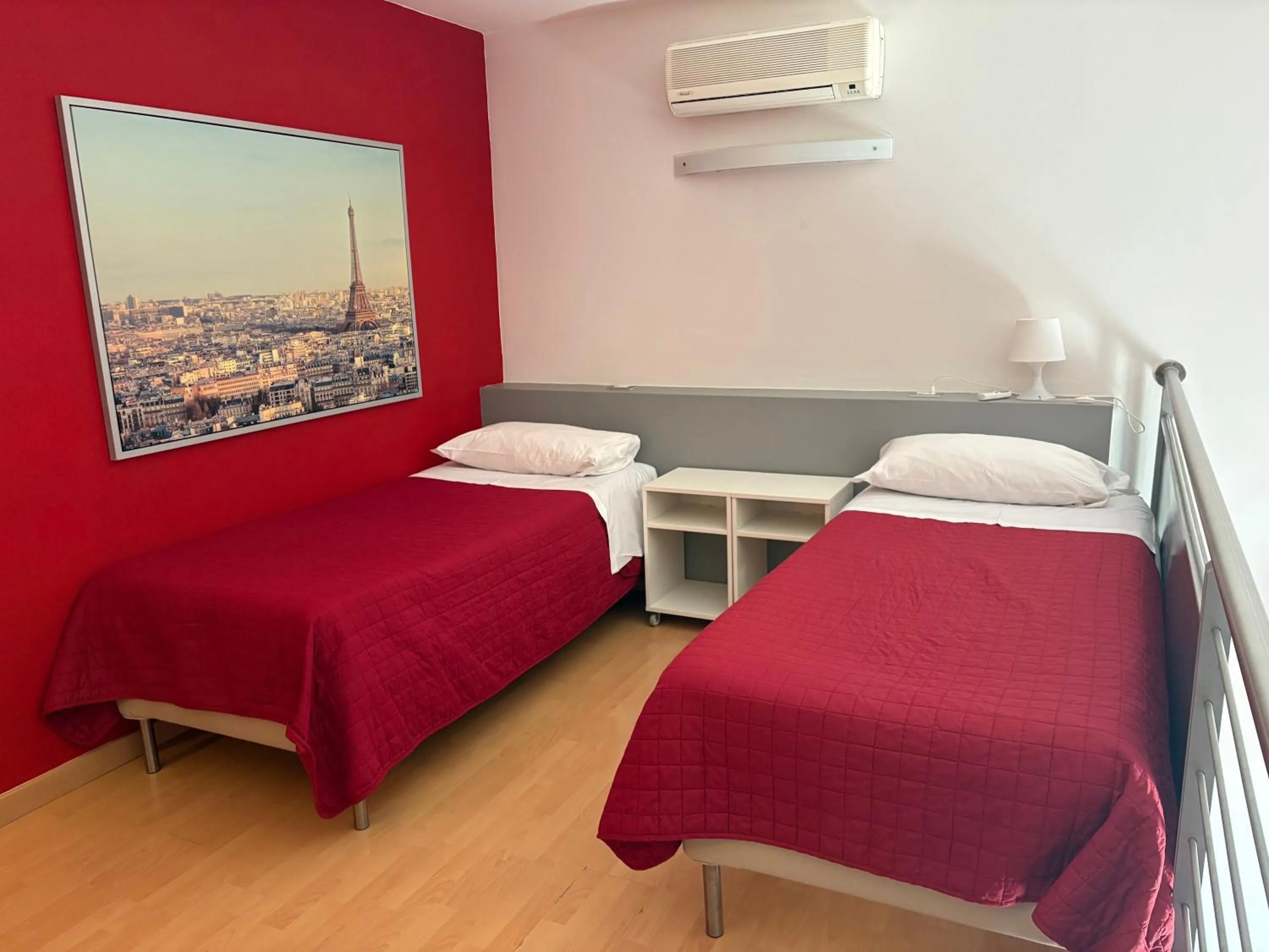 Bedroom, Bed in Easy Space