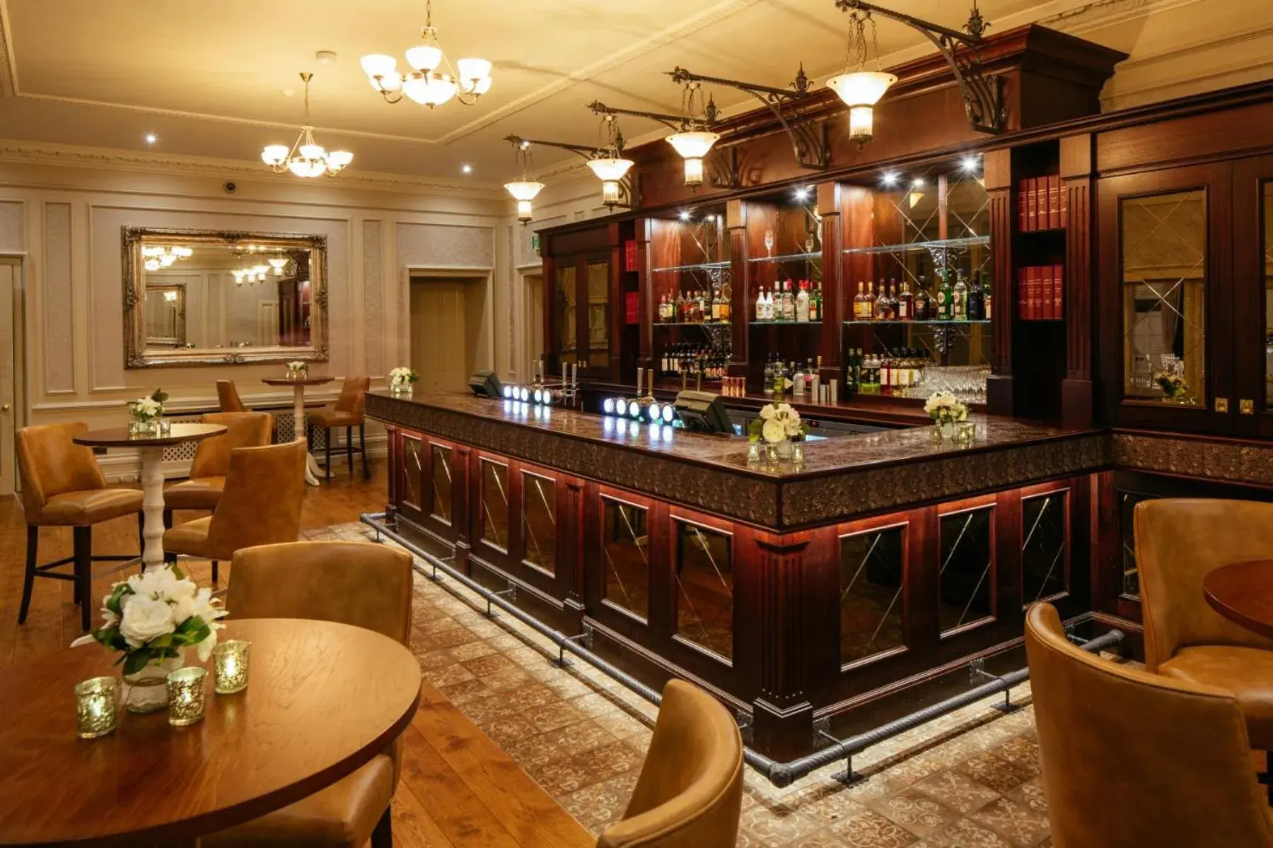 Lounge or bar in De Vere Latimer Estate Lounge or bar in De Vere Latimer Estate