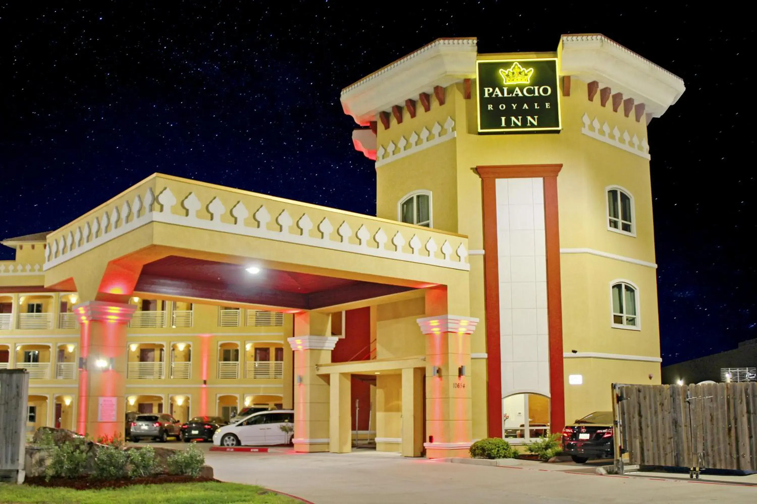 Property building in Palacio Royale Houston NW at Beltway 8 Property building in Palacio Royale Houston NW at Beltway 8