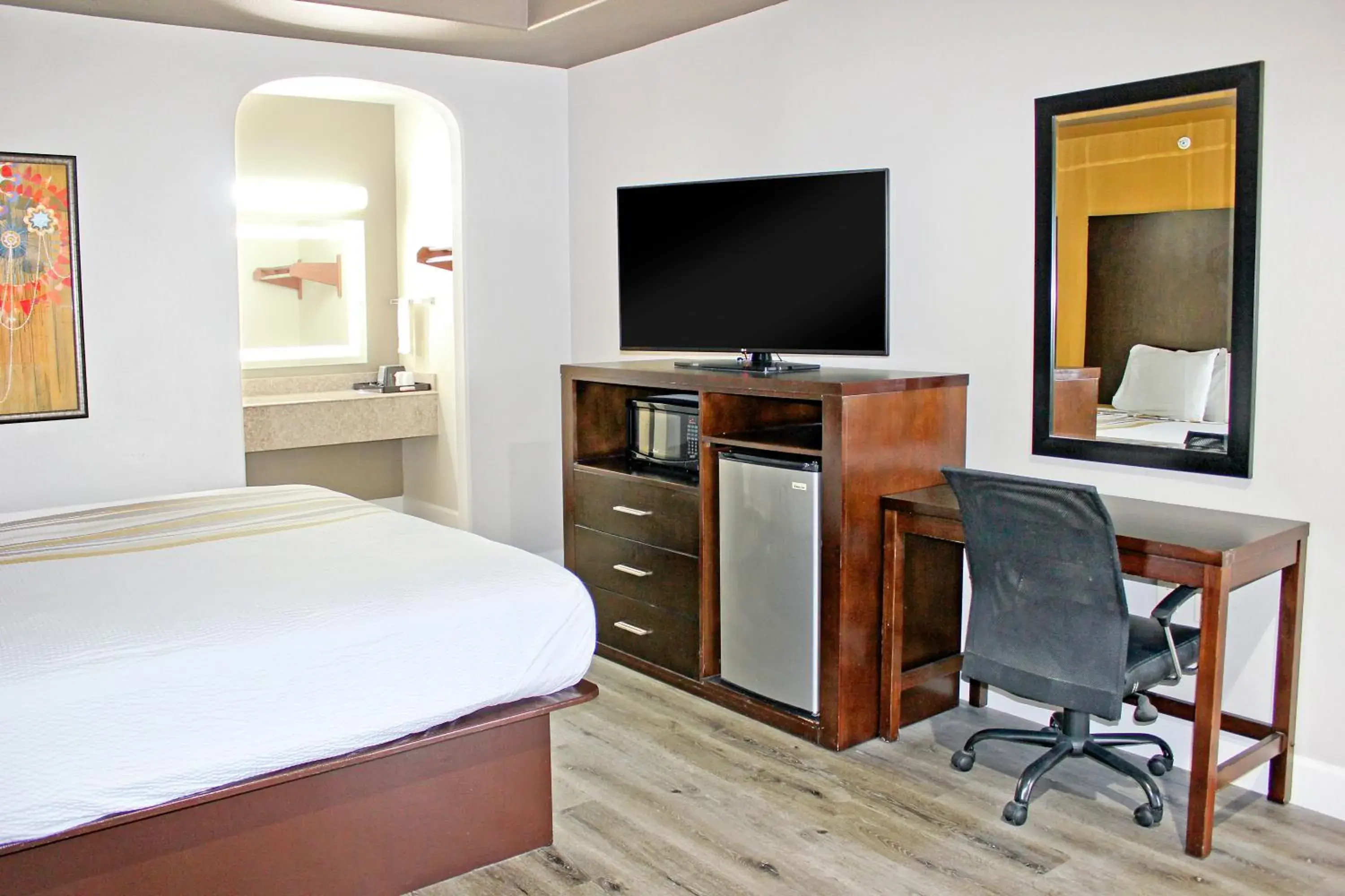 Photo of the whole room, Bed in Palacio Royale Houston NW at Beltway 8 Photo of the whole room, Bed in Palacio Royale Houston NW at Beltway 8