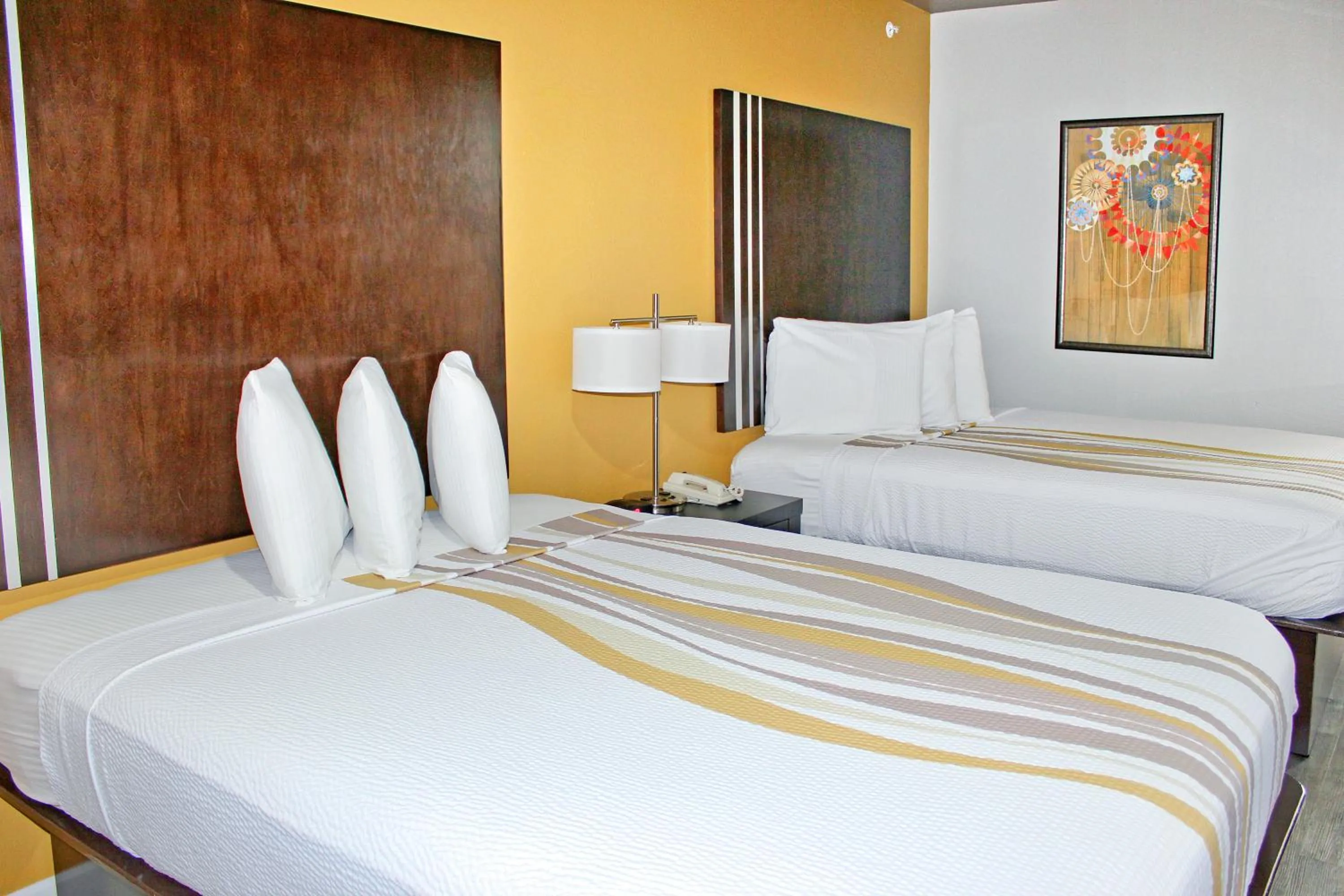 Photo of the whole room, Bed in Palacio Royale Houston NW at Beltway 8