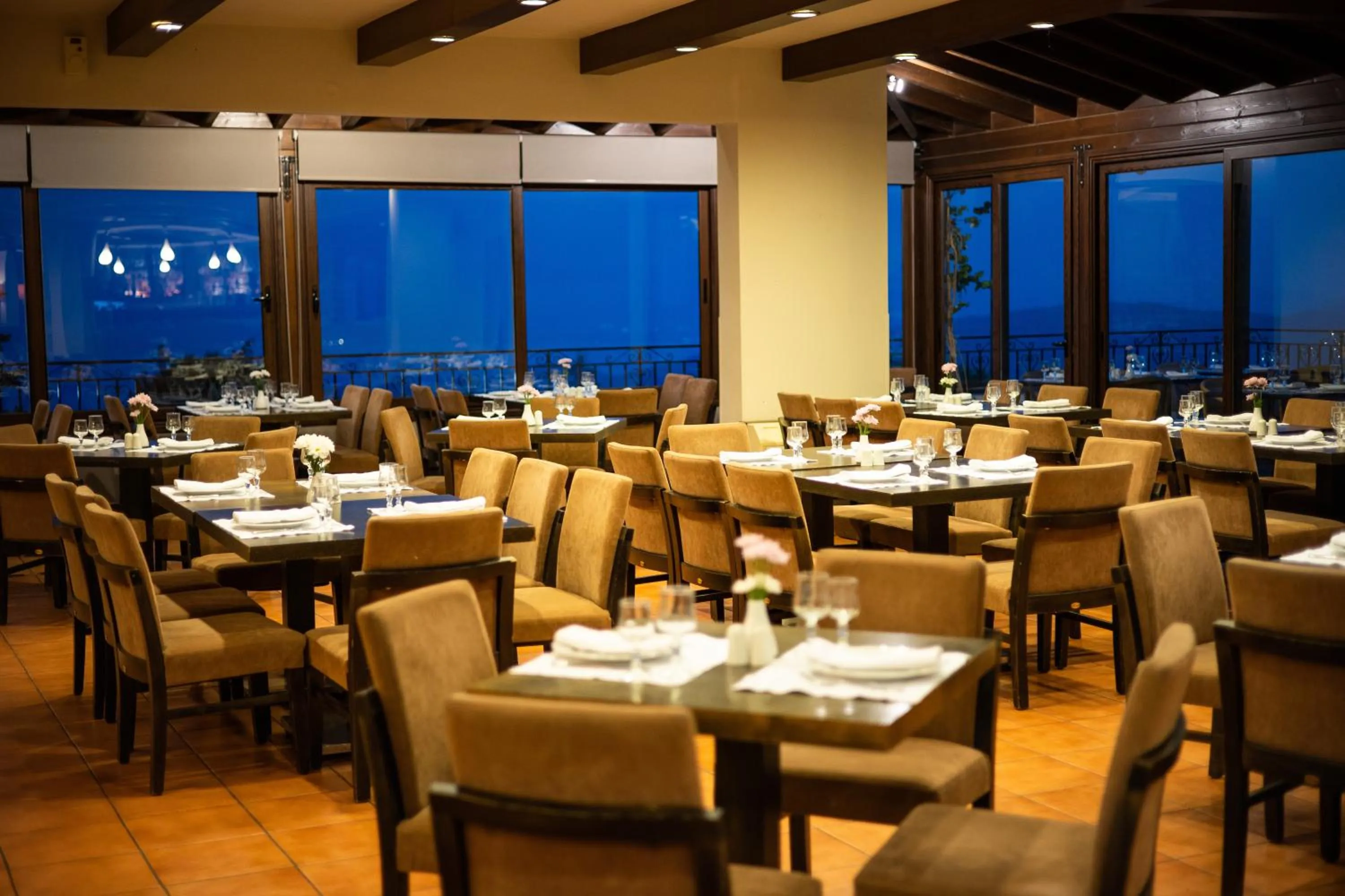 Restaurant/places to eat in Portaria Hotel