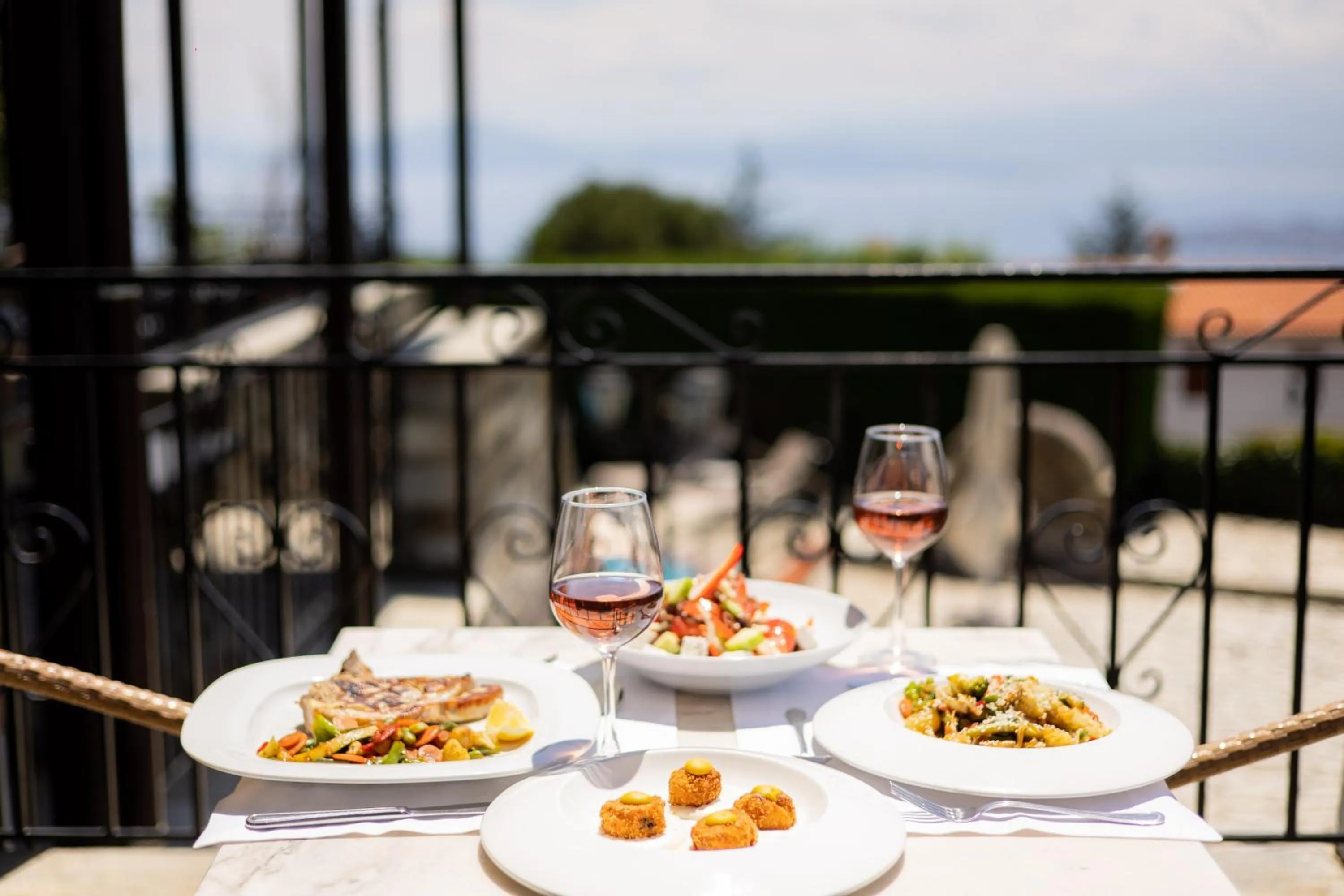 Restaurant/places to eat in Portaria Hotel