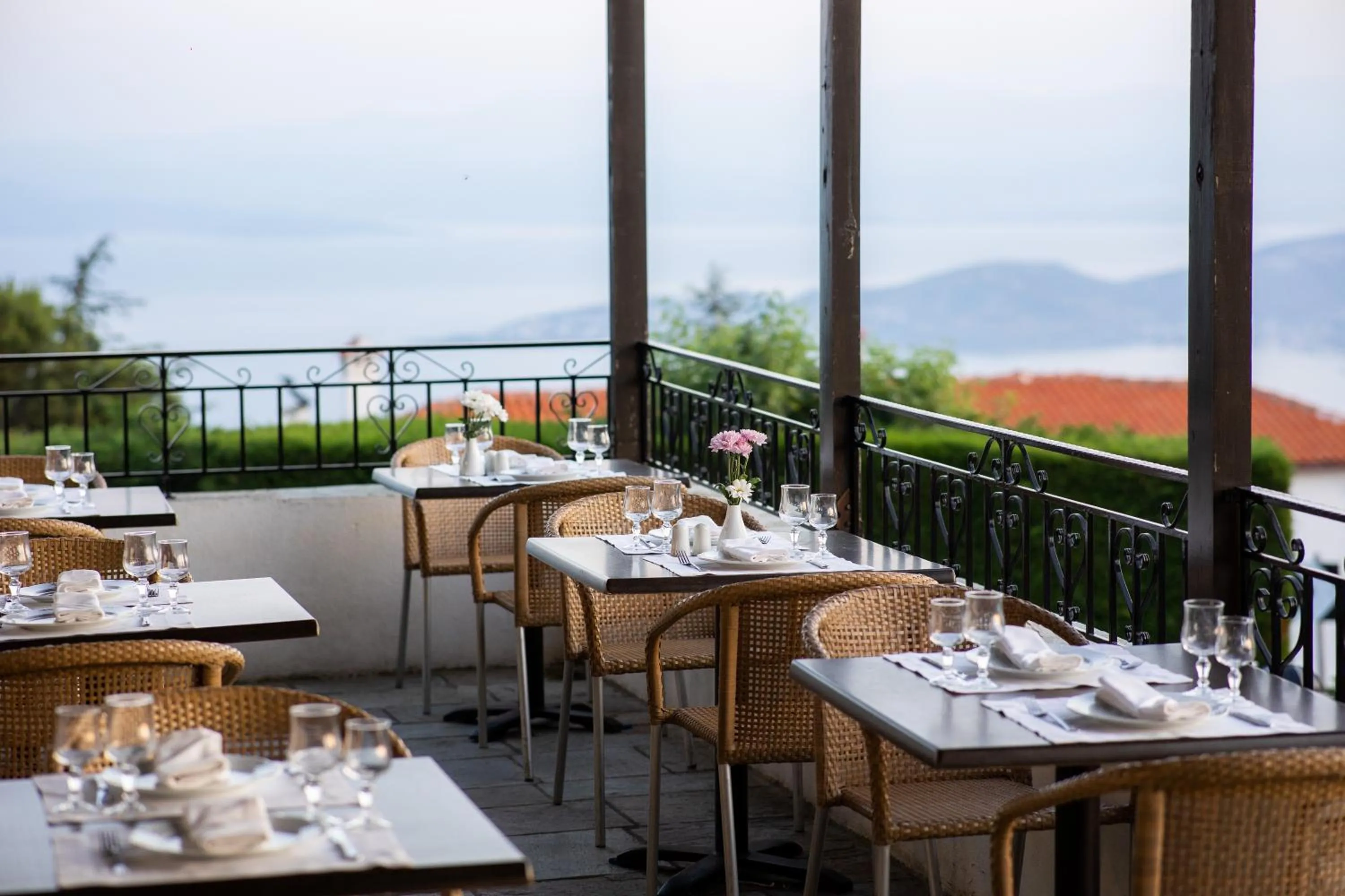 Restaurant/places to eat in Portaria Hotel