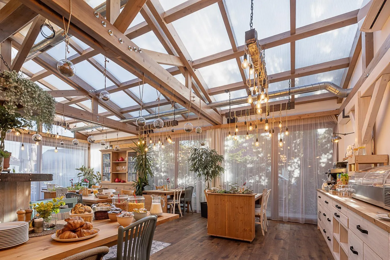 Restaurant/places to eat in Hotel McLimon