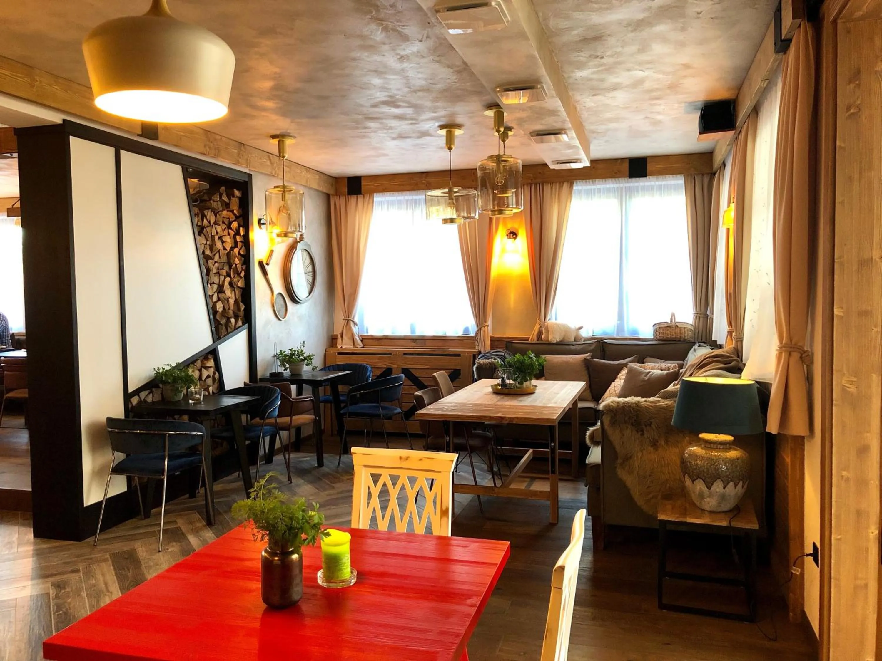 Restaurant/places to eat in Hotel McLimon