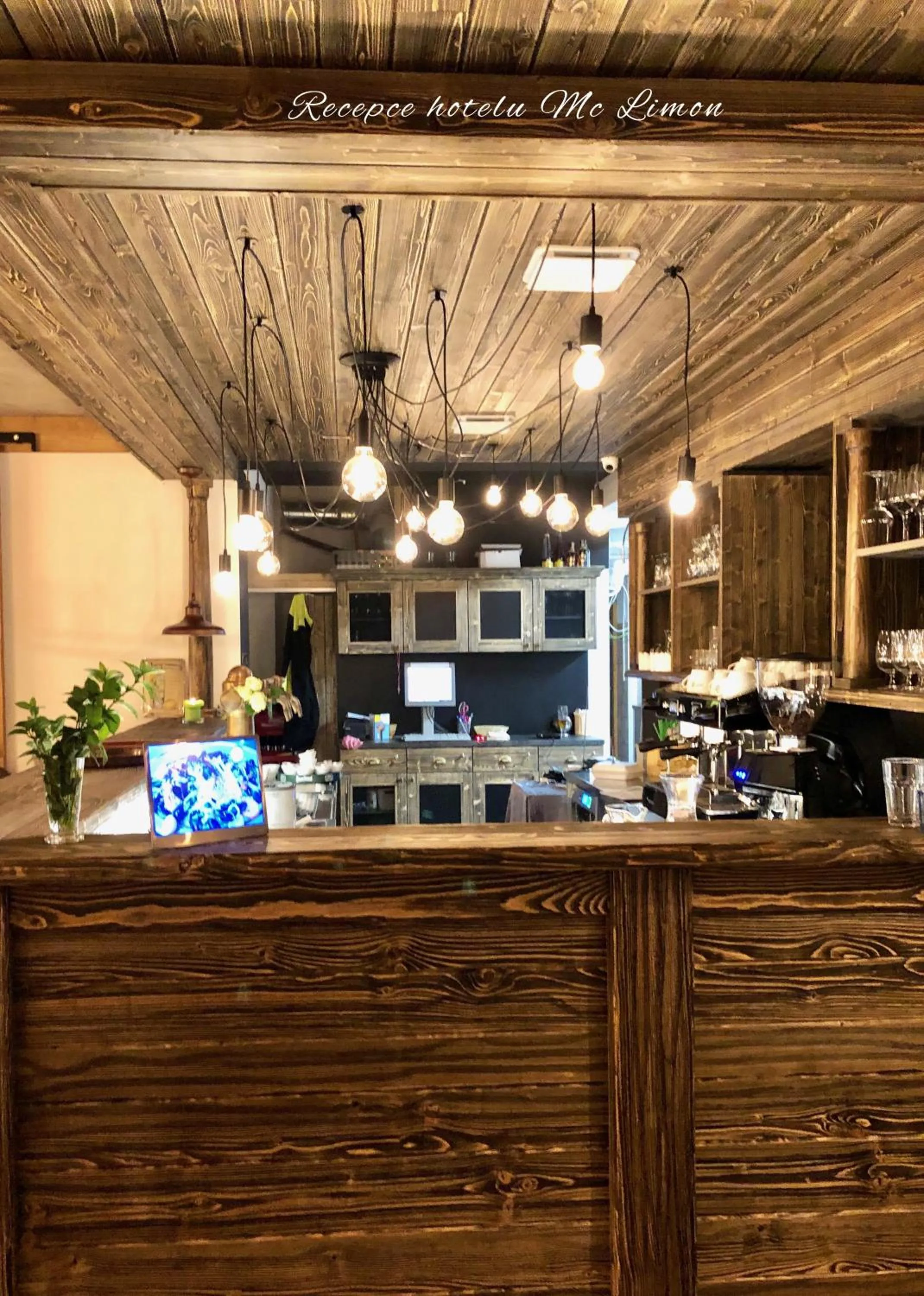 Restaurant/places to eat in Hotel McLimon