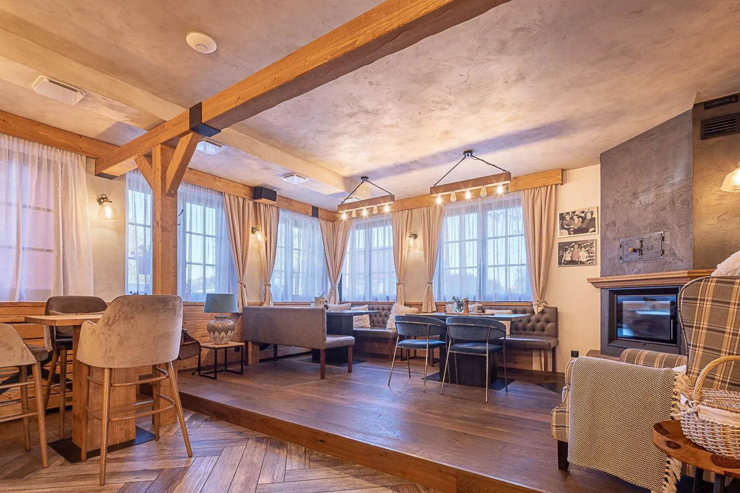 Restaurant/places to eat in Hotel McLimon