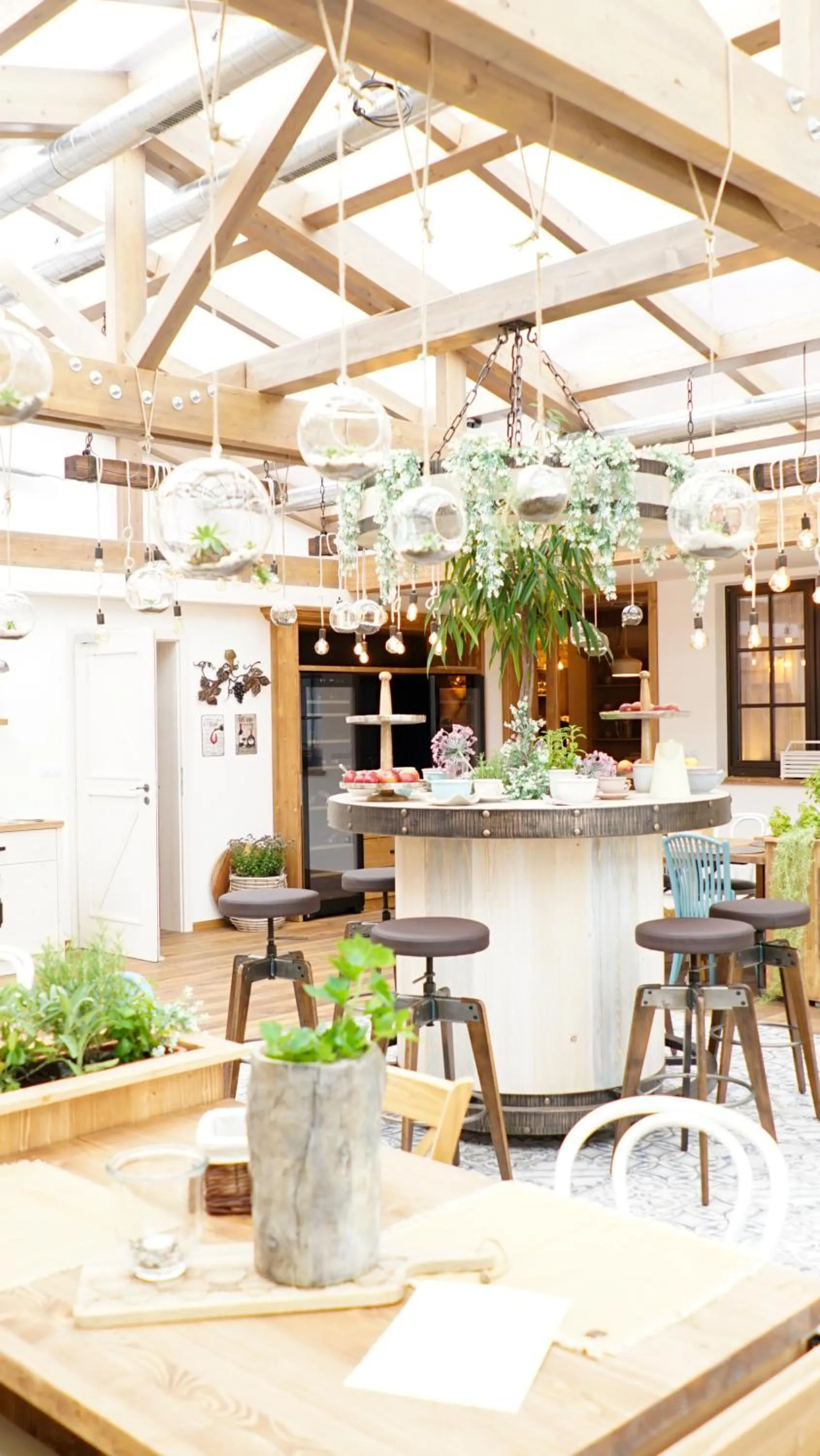 Restaurant/places to eat in Hotel McLimon