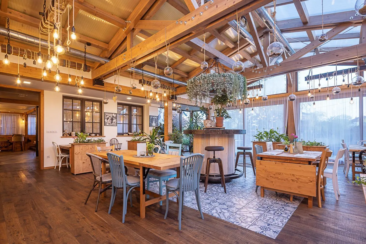 Restaurant/places to eat in Hotel McLimon