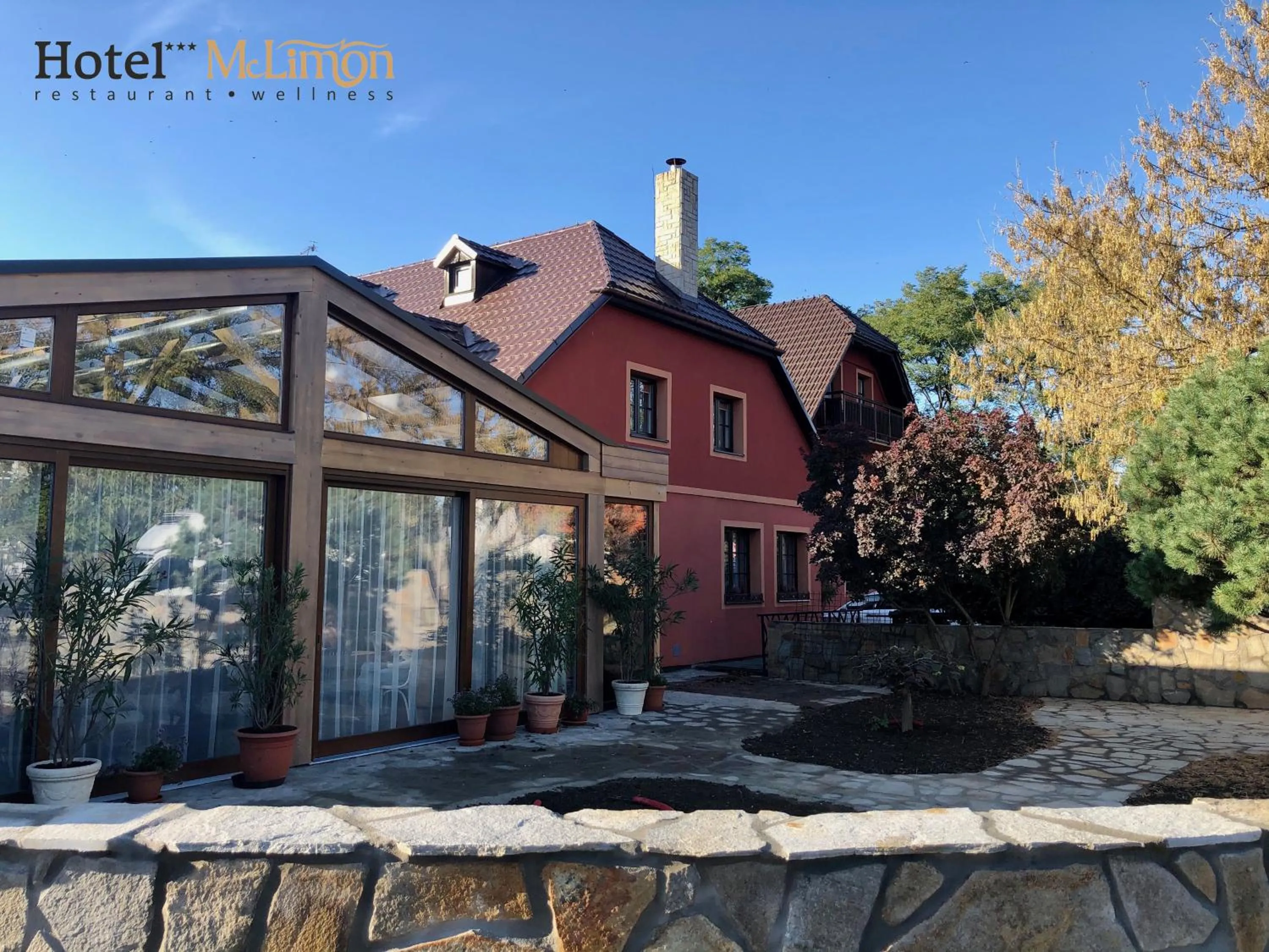 Property building in Hotel McLimon