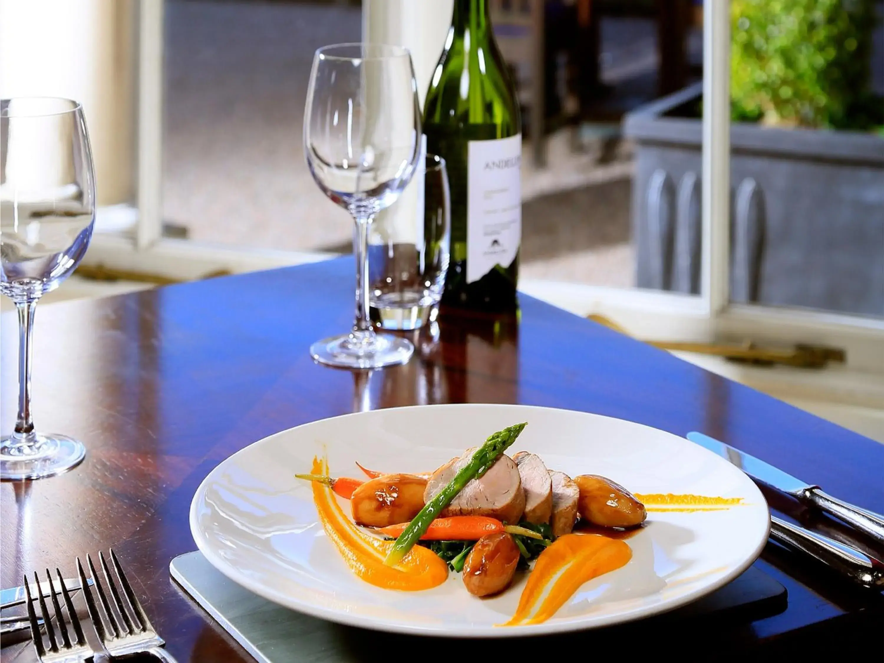 Restaurant/places to eat in Macdonald Leeming House Restaurant/places to eat in Macdonald Leeming House