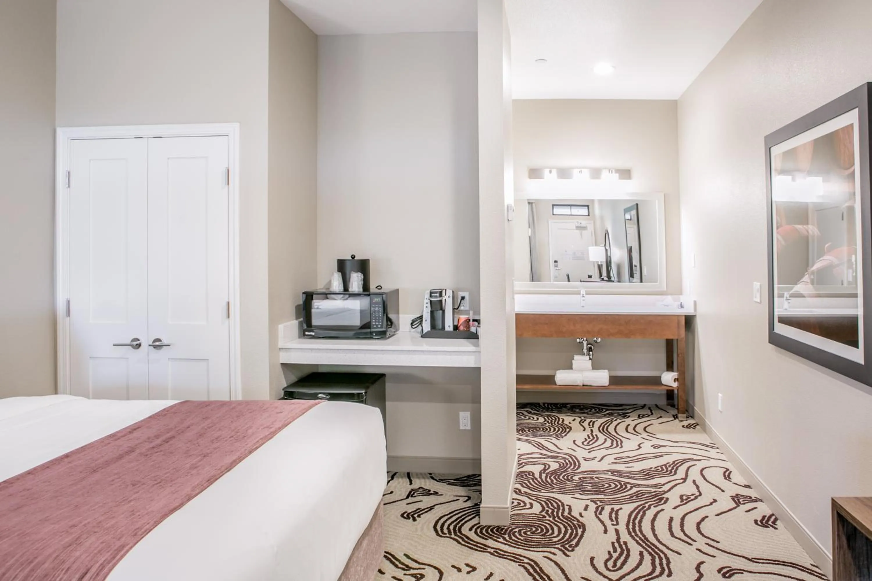 Bed in Hotel Siri Downtown - Paso Robles