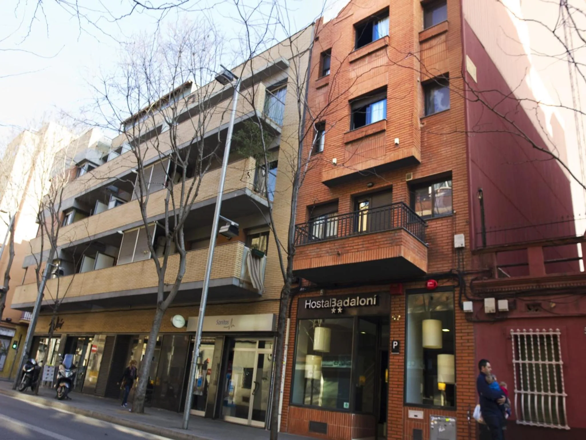Facade/entrance in Hostal Badaloní