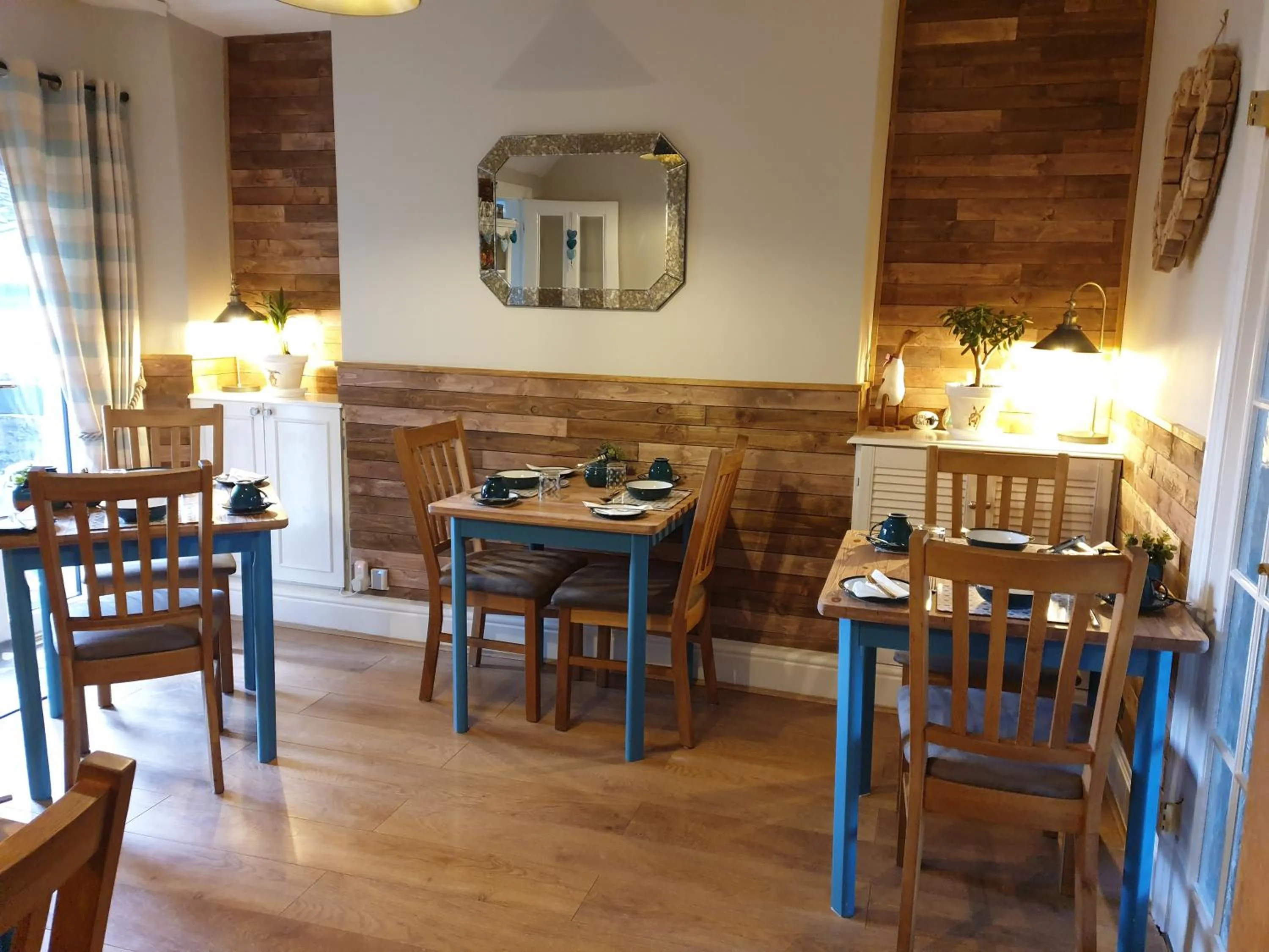 Restaurant/places to eat in Montfort Cottage Guest House