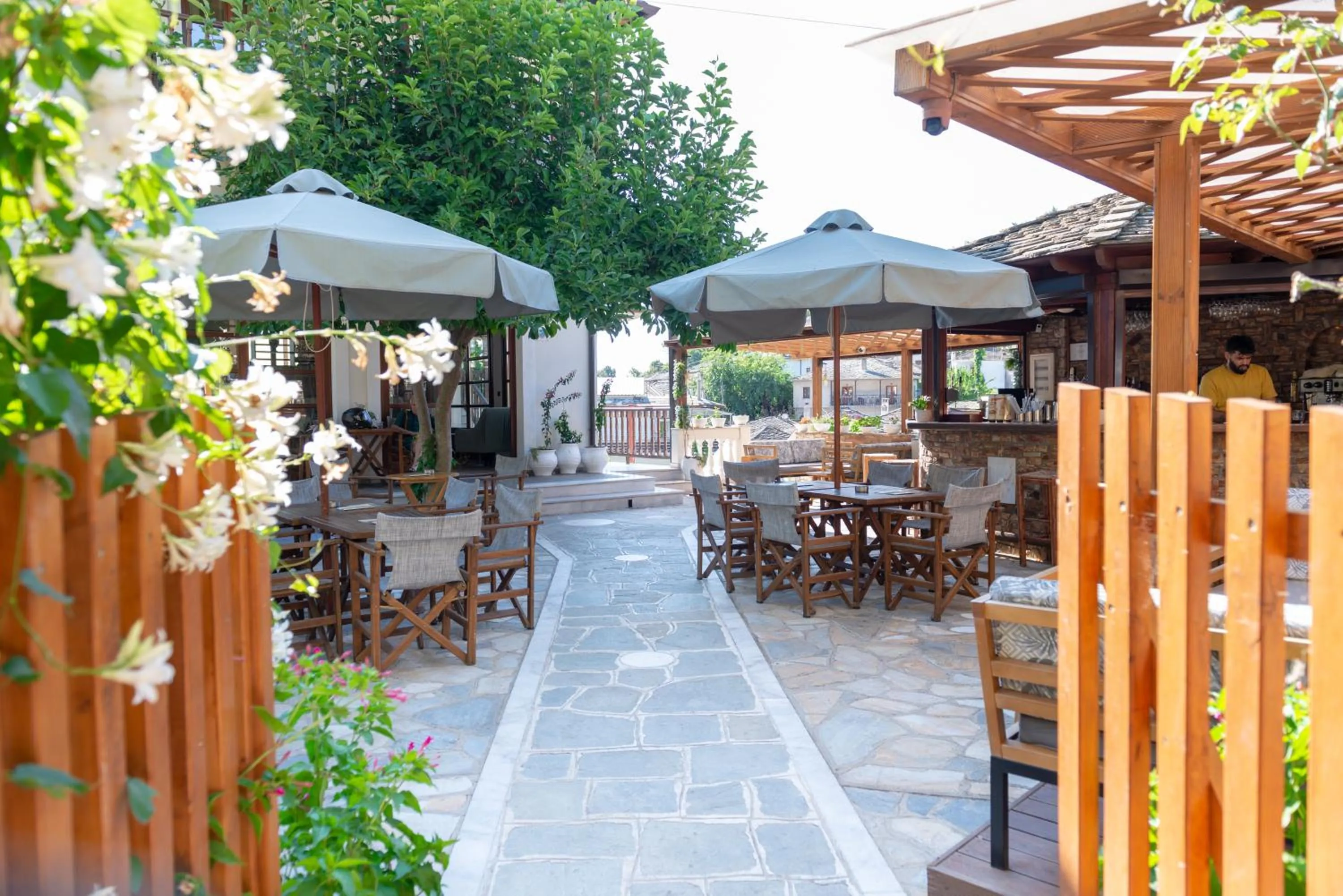 Restaurant/places to eat in Thassos Inn