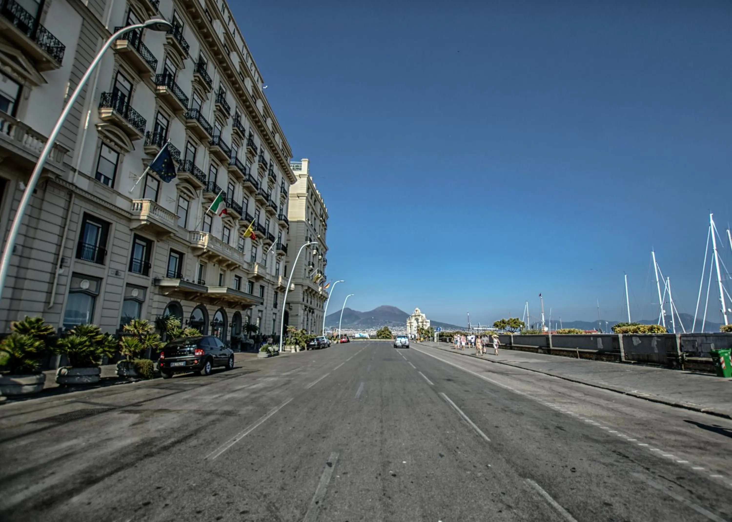 Property building in il faro di serapide