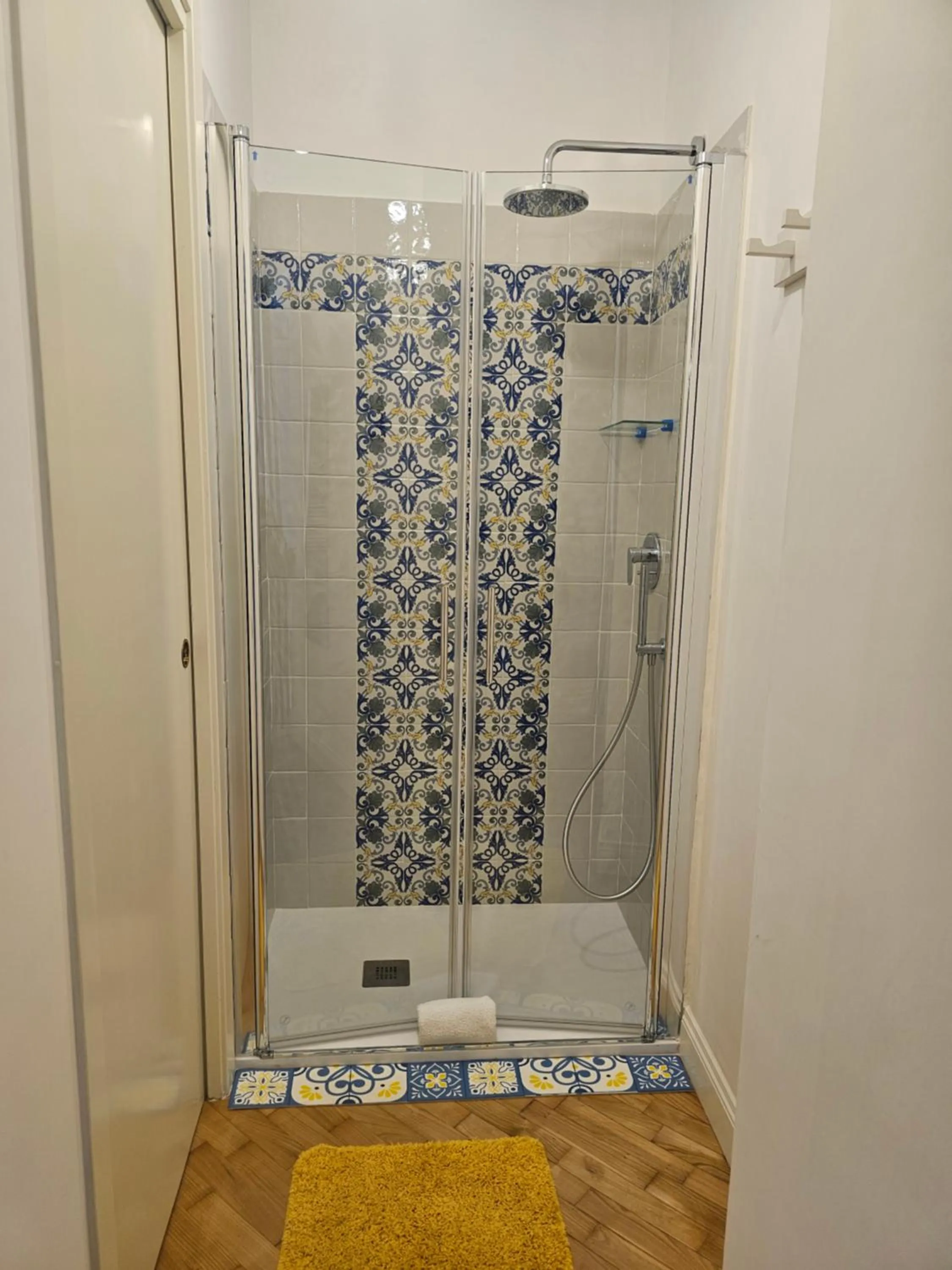 Shower in il faro di serapide