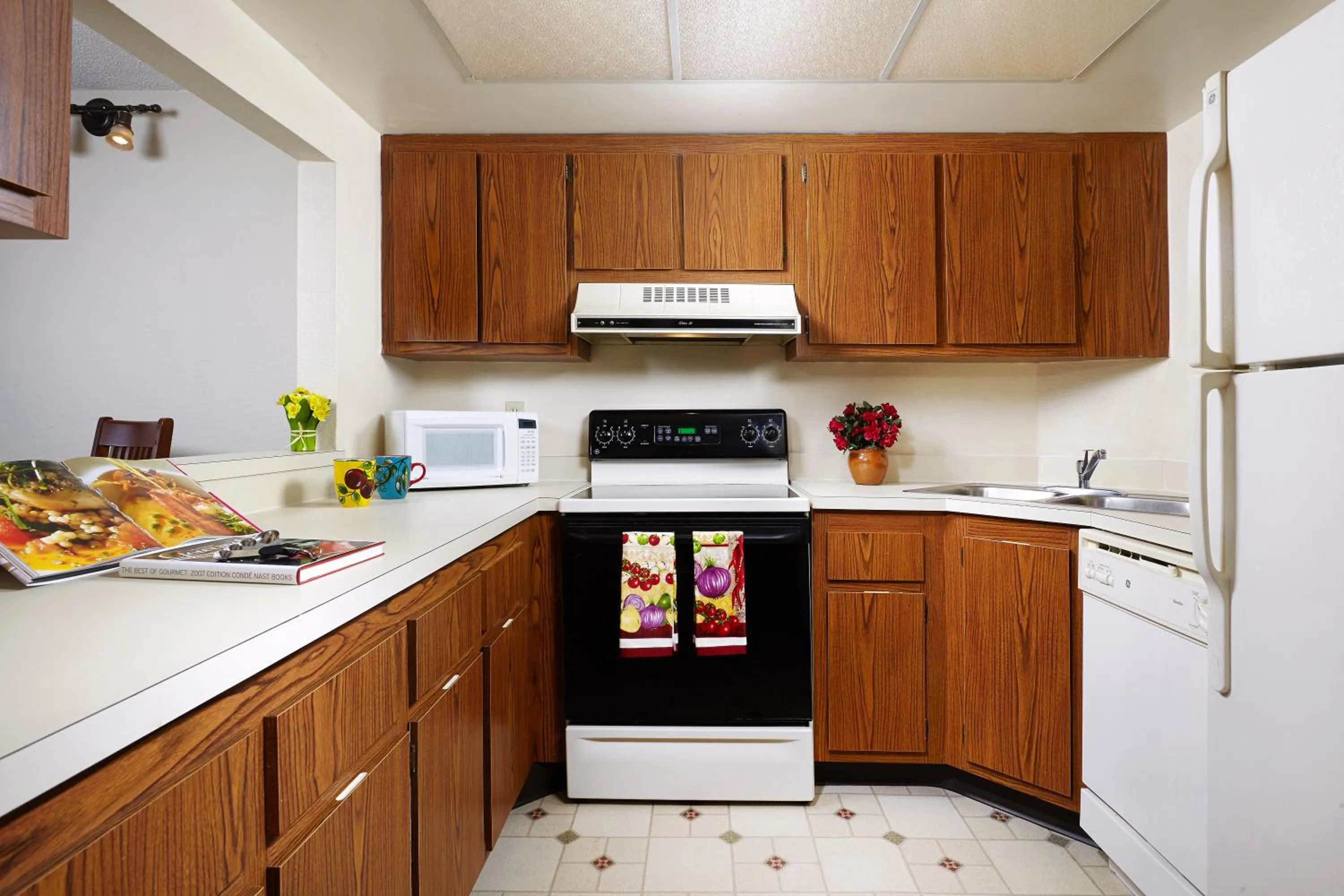 Kitchen or kitchenette in Best Western Naples Inn & Suites