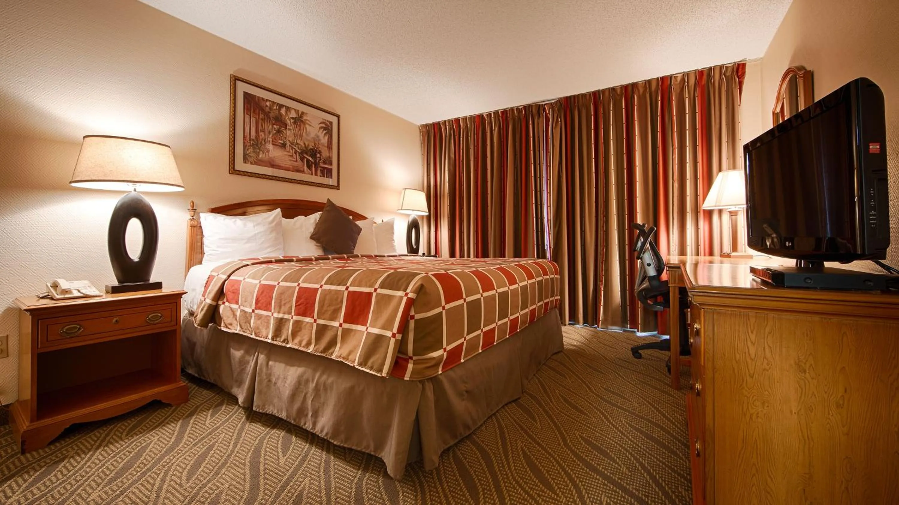 Restaurant/places to eat, Bed in Best Western Naples Inn & Suites