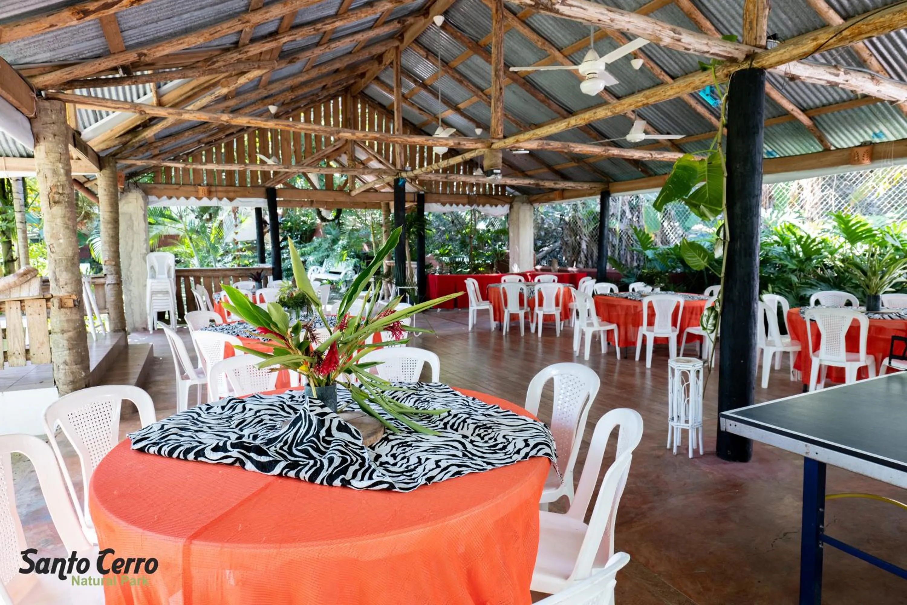 Restaurant/places to eat in Hotel Santo Cerro Natural Park
