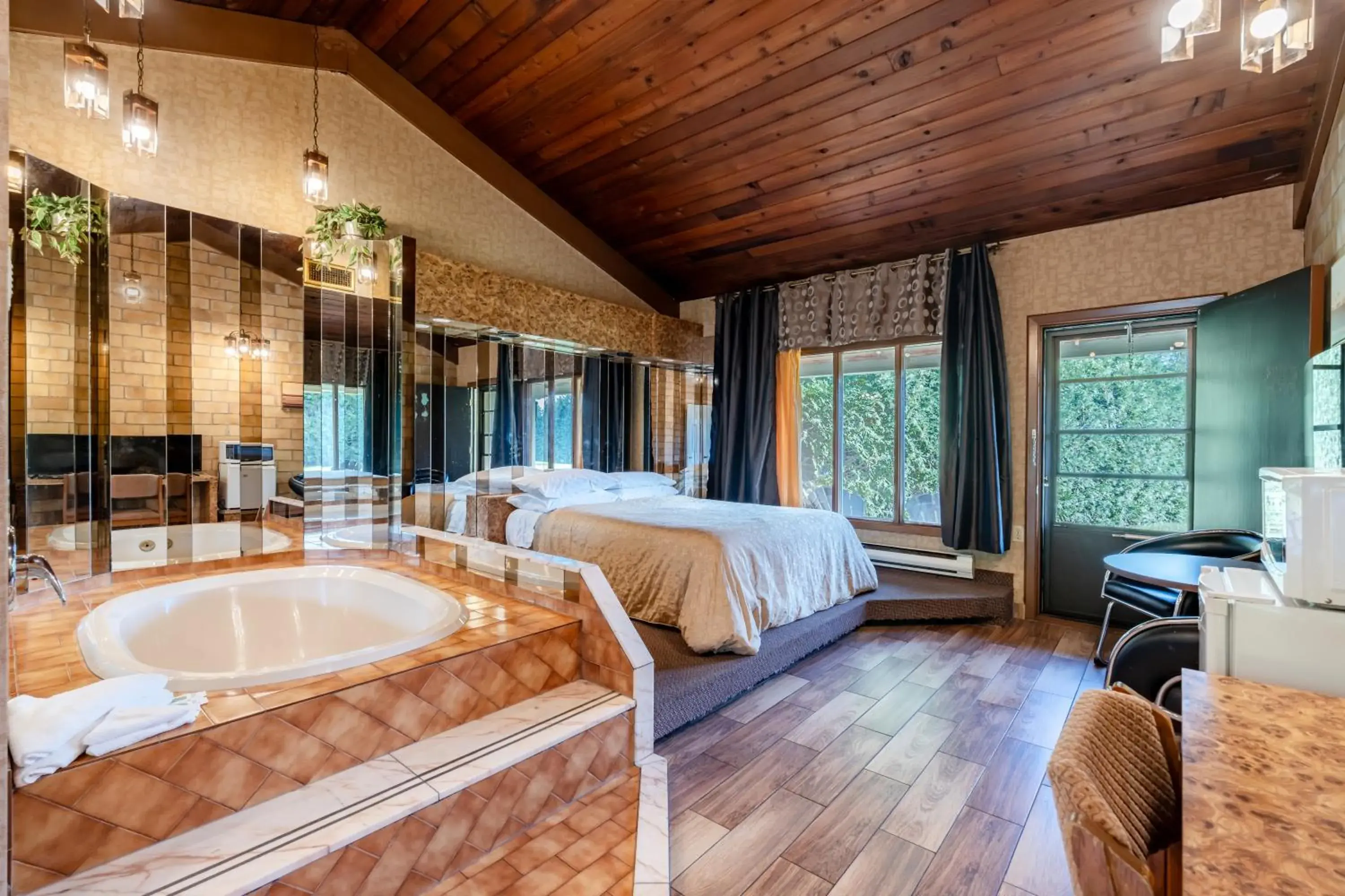 Superior Queen Room with Spa Bath in Hotel Motel Bonsoir Superior Queen Room with Spa Bath in Hotel Motel Bonsoir