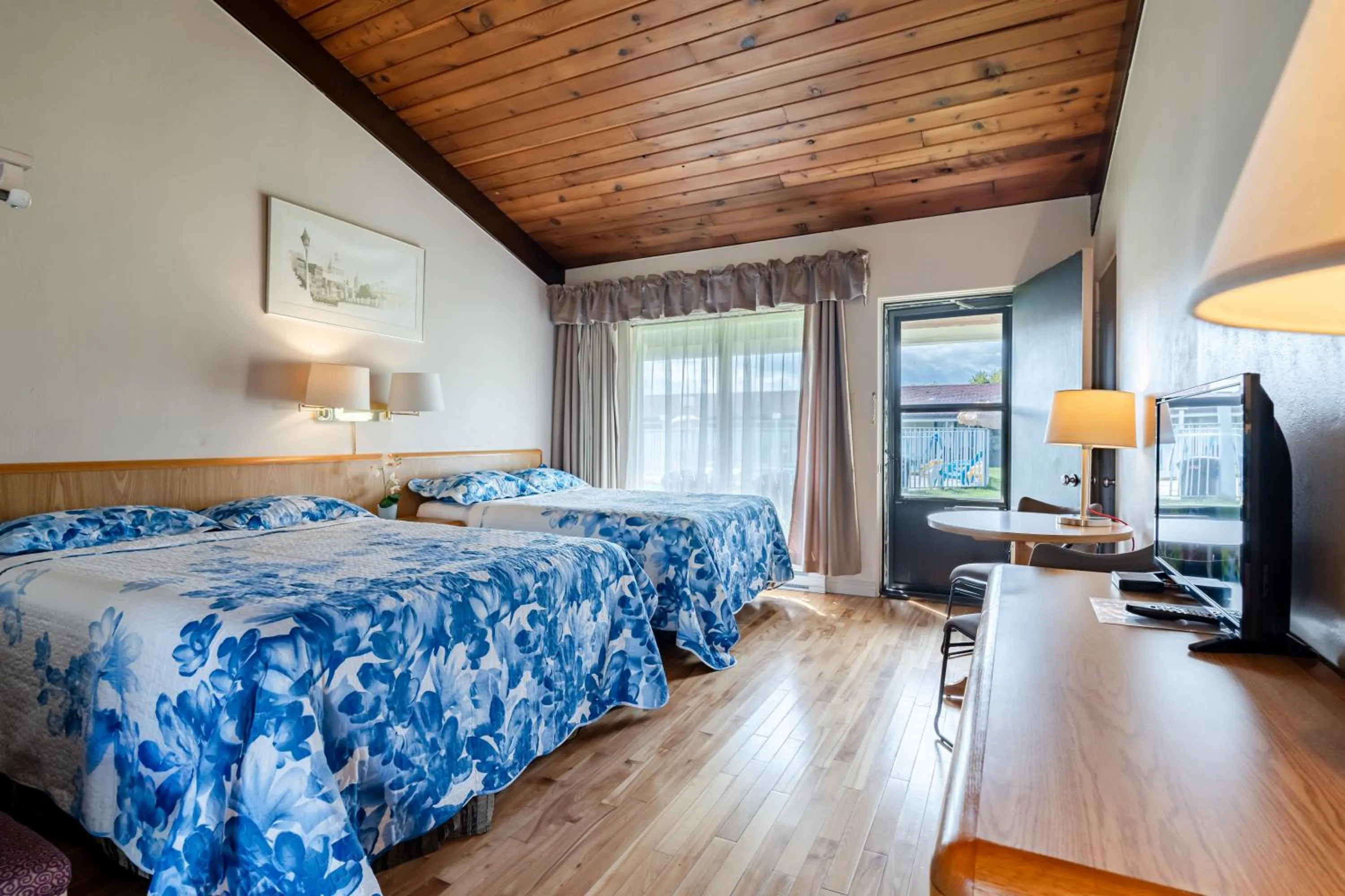 Photo of the whole room, Bed in Hotel Motel Bonsoir