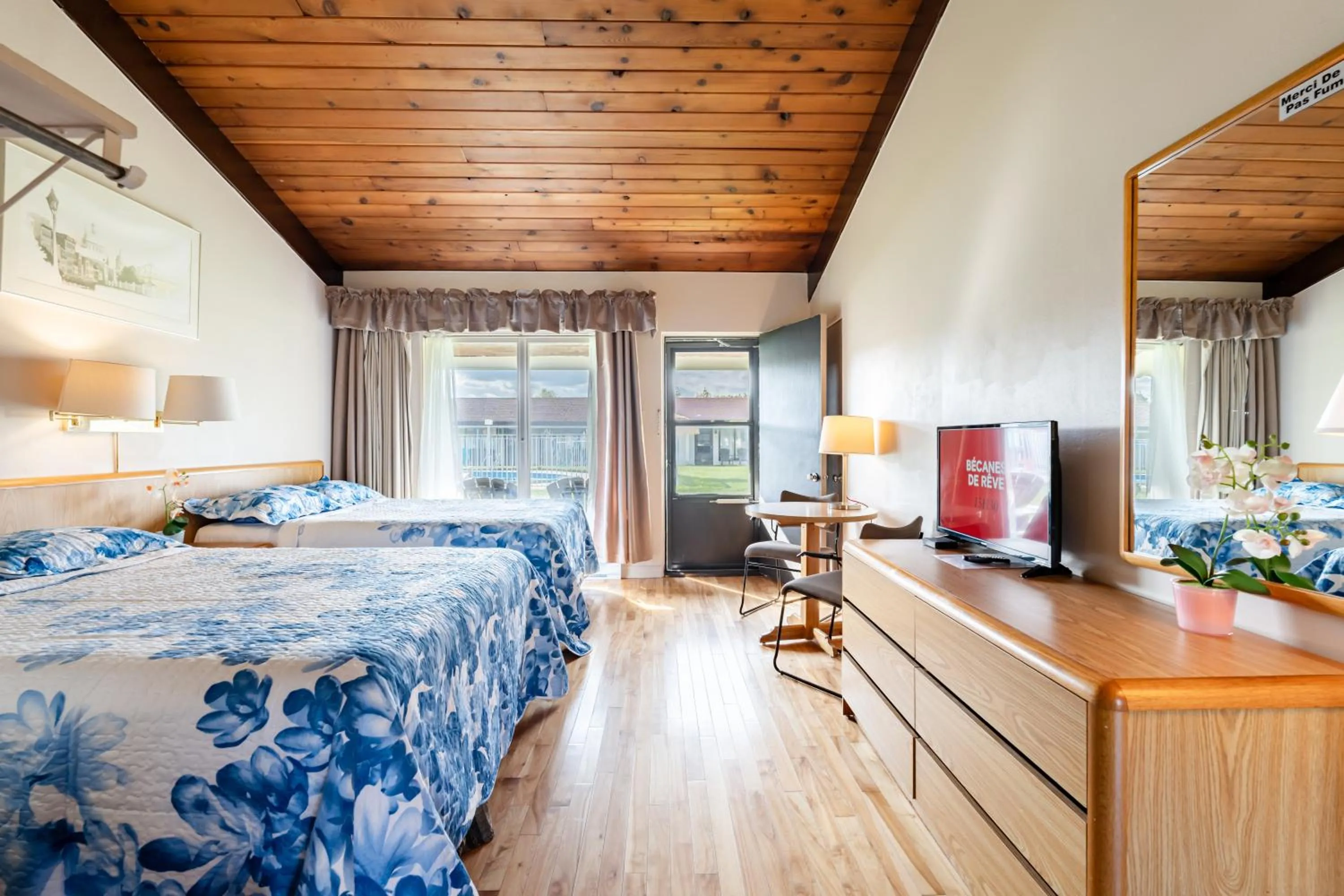 Photo of the whole room, Bed in Hotel Motel Bonsoir