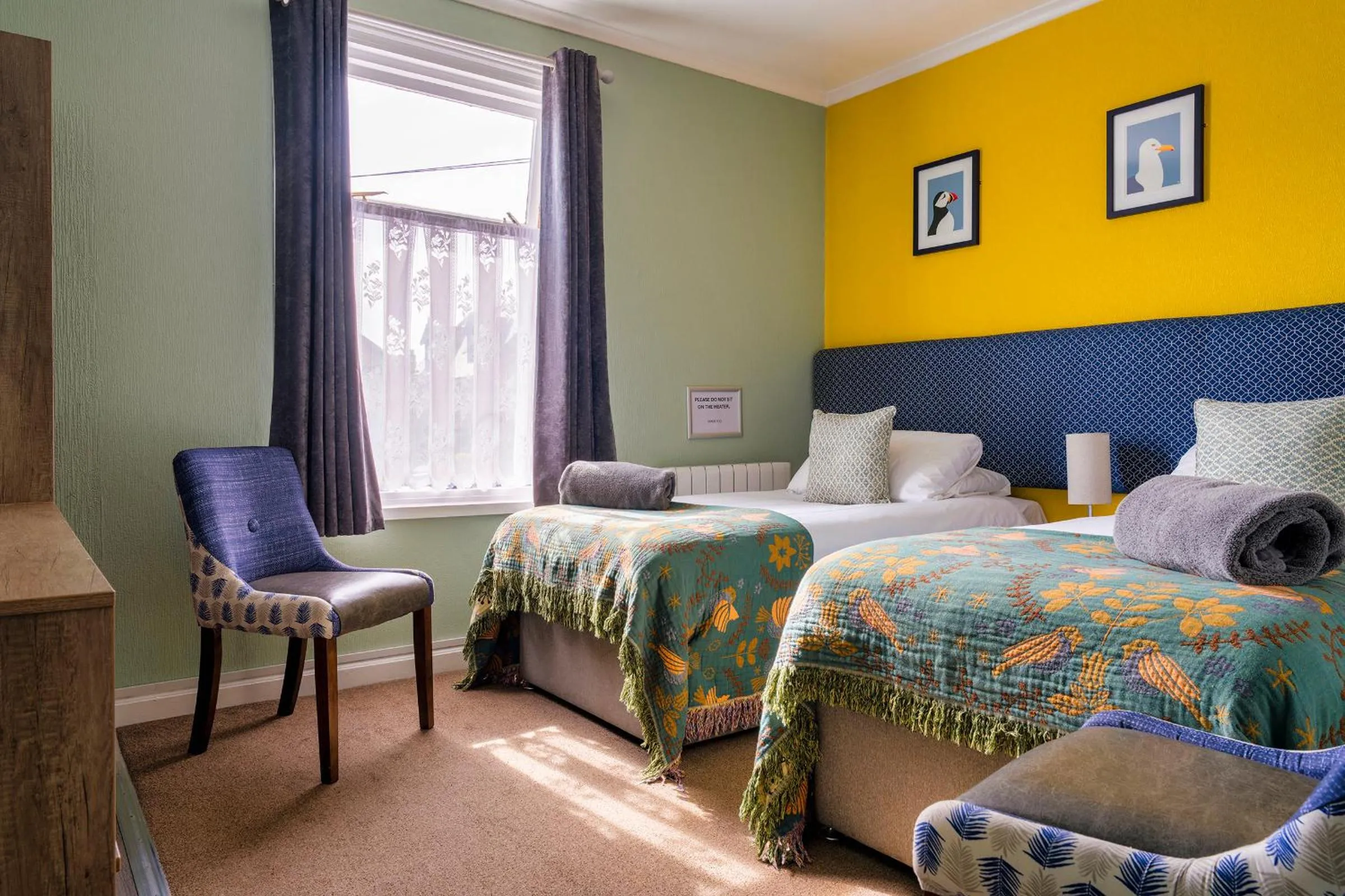 Cozy Twin Room in Sandcliff Guest House