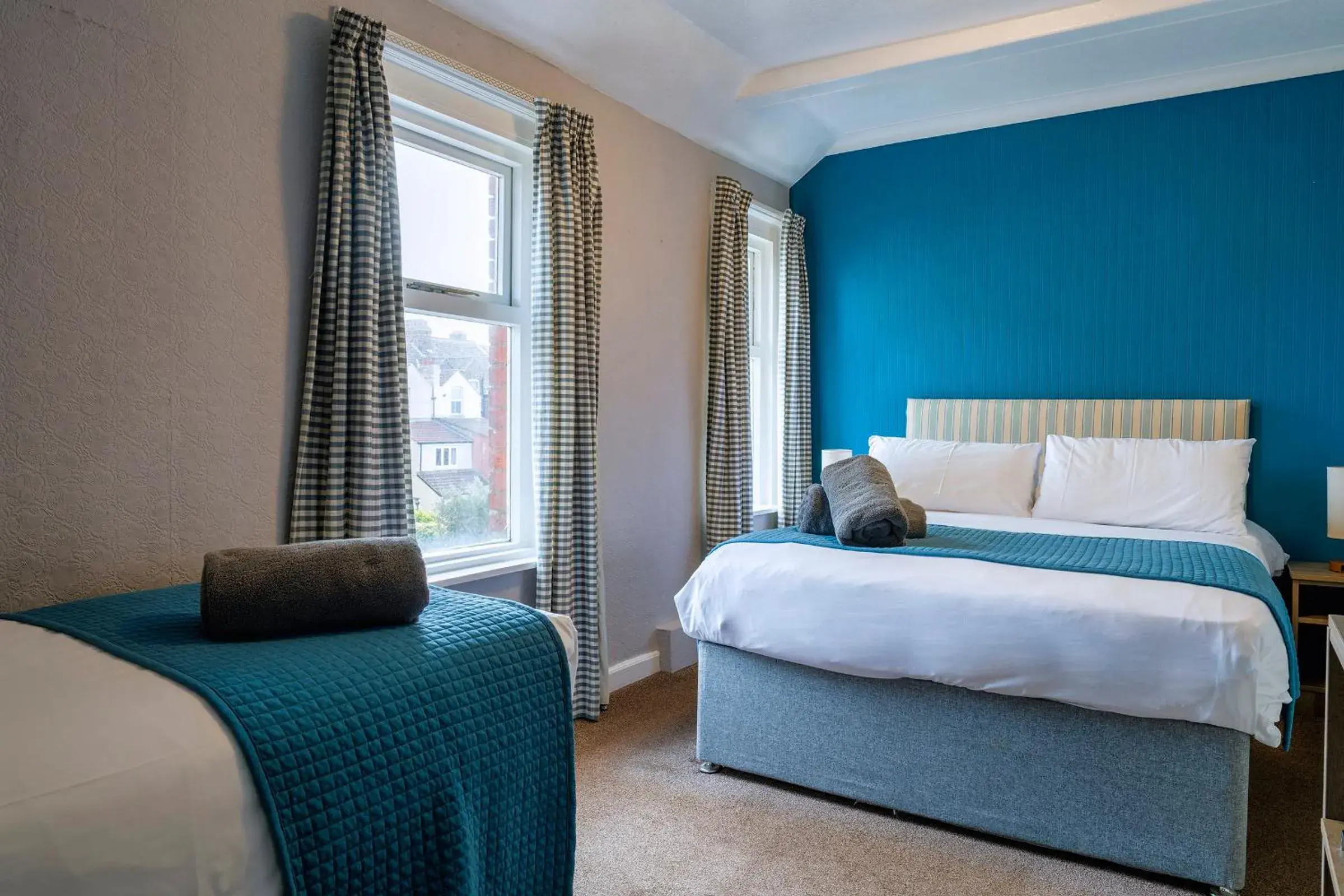 Triple Room with Private Bathroom in Sandcliff Guest House Triple Room with Private Bathroom in Sandcliff Guest House