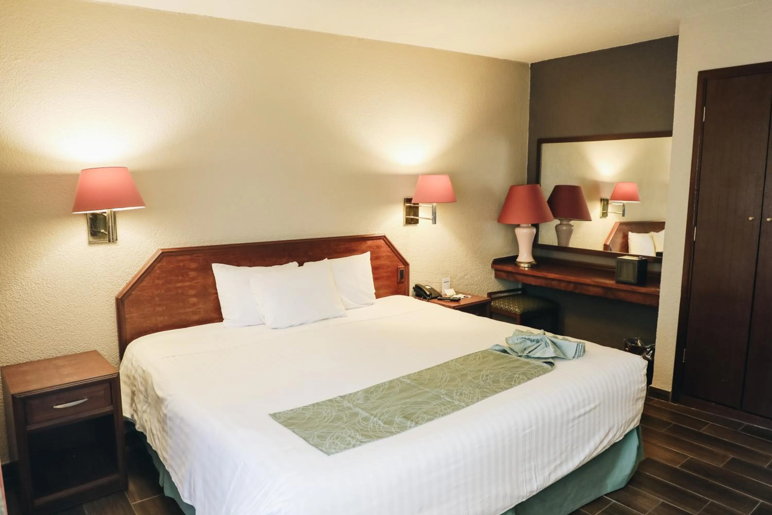 Bed in Hotel La Joya Tulancingo